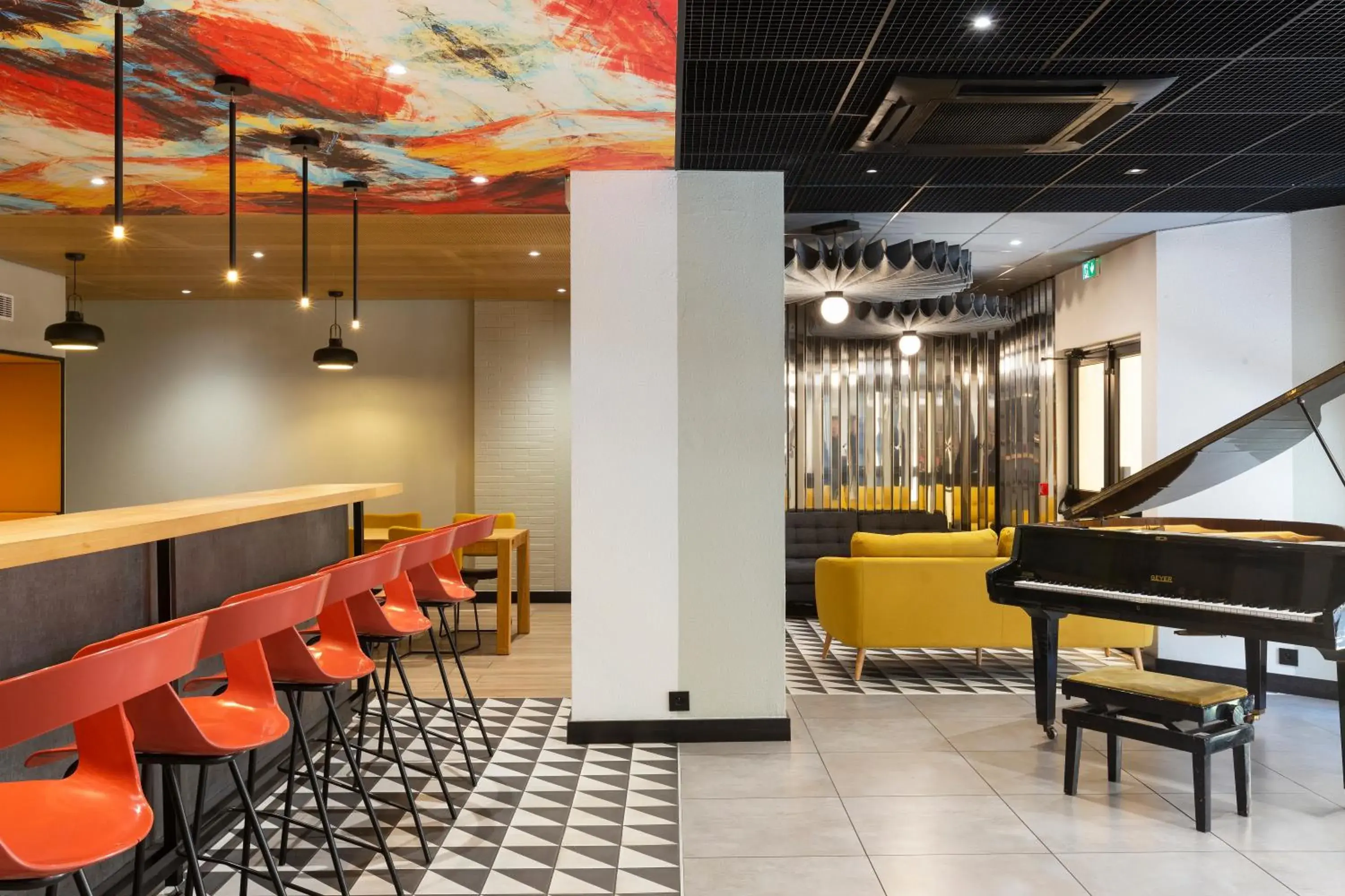 Lounge or bar in Ibis Marseille Centre Prefecture Lounge or bar in Ibis Marseille Centre Prefecture