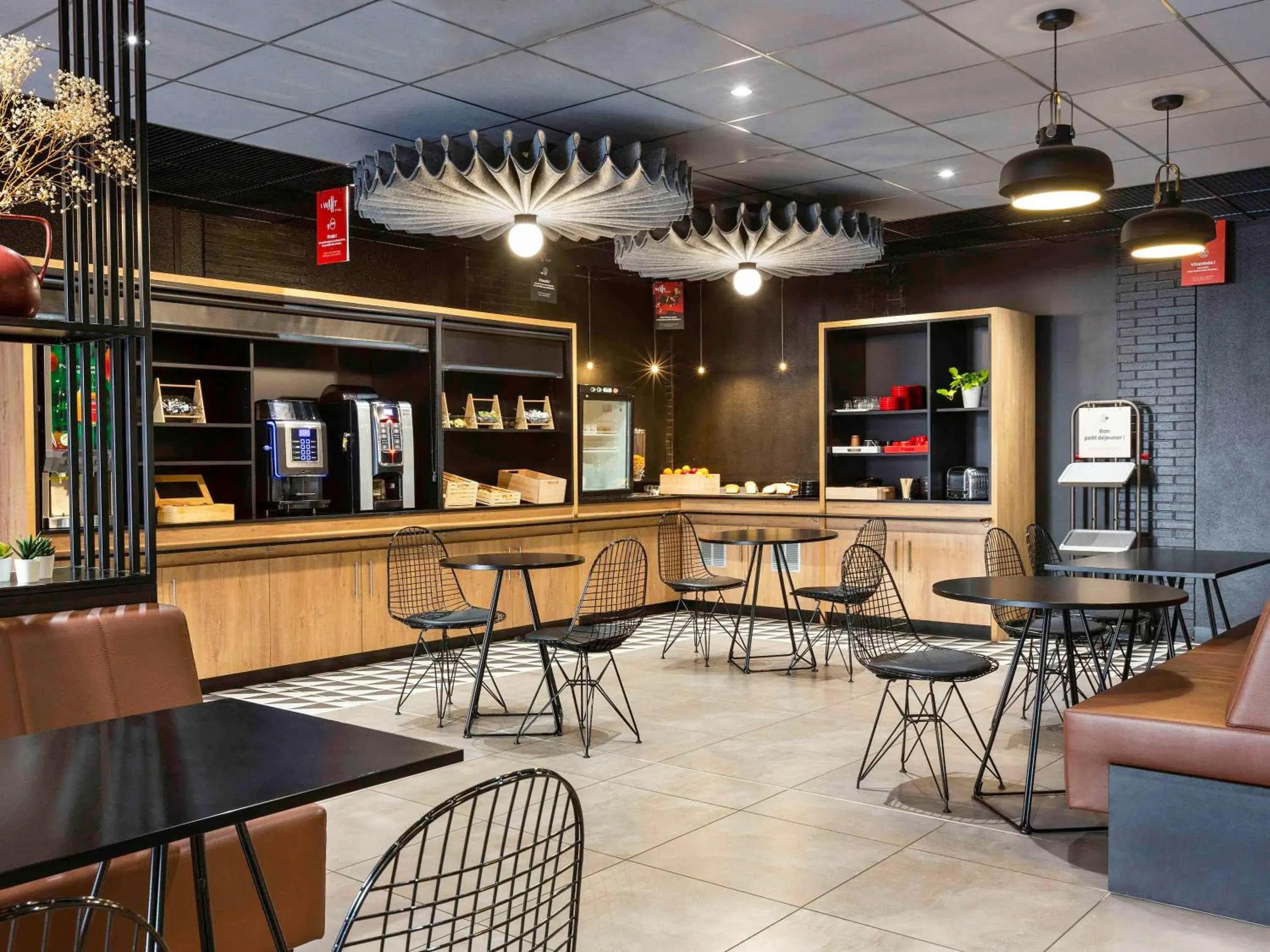 Property building in Ibis Marseille Centre Prefecture Property building in Ibis Marseille Centre Prefecture