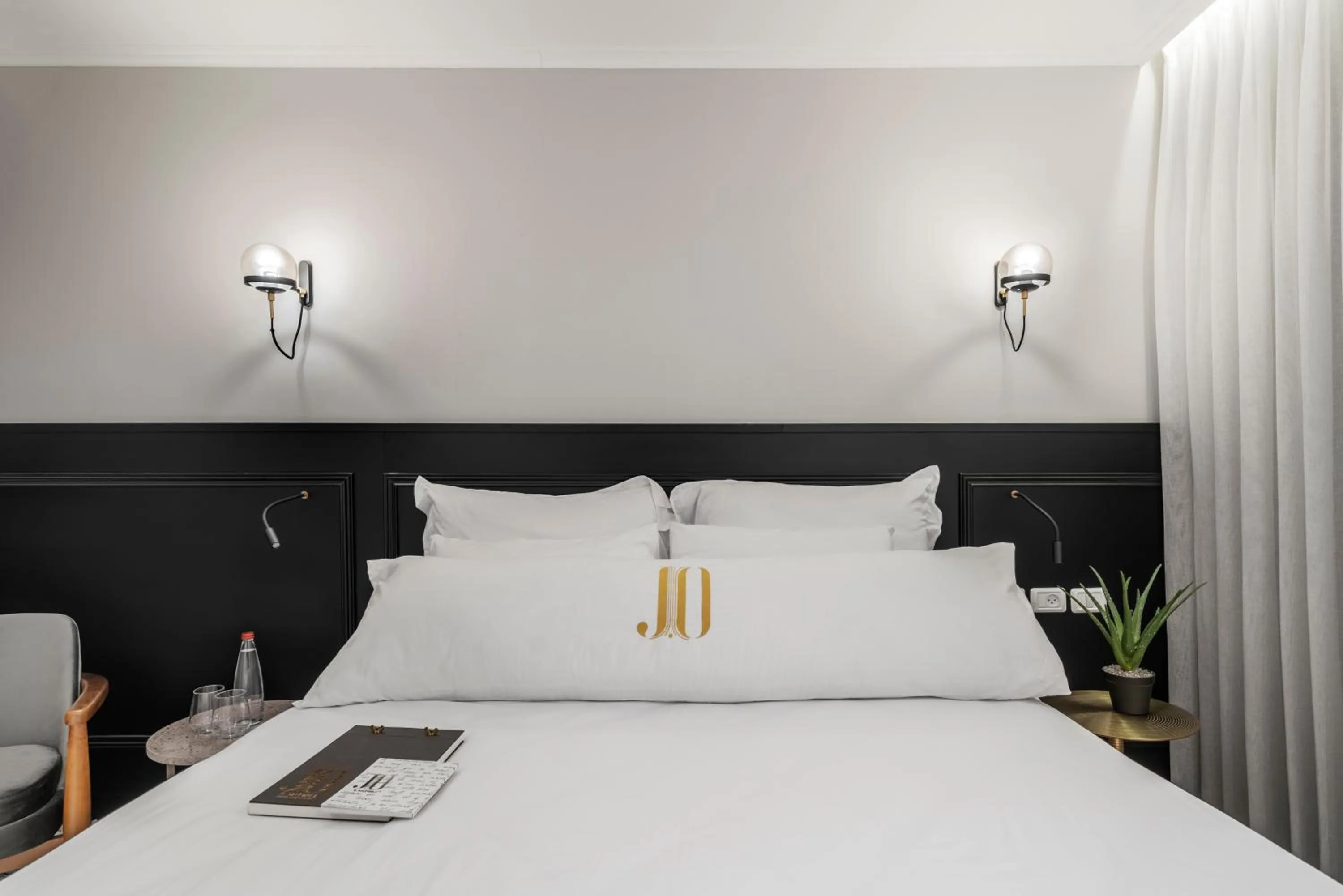 Bed in Jo Shtibel Tel-Aviv