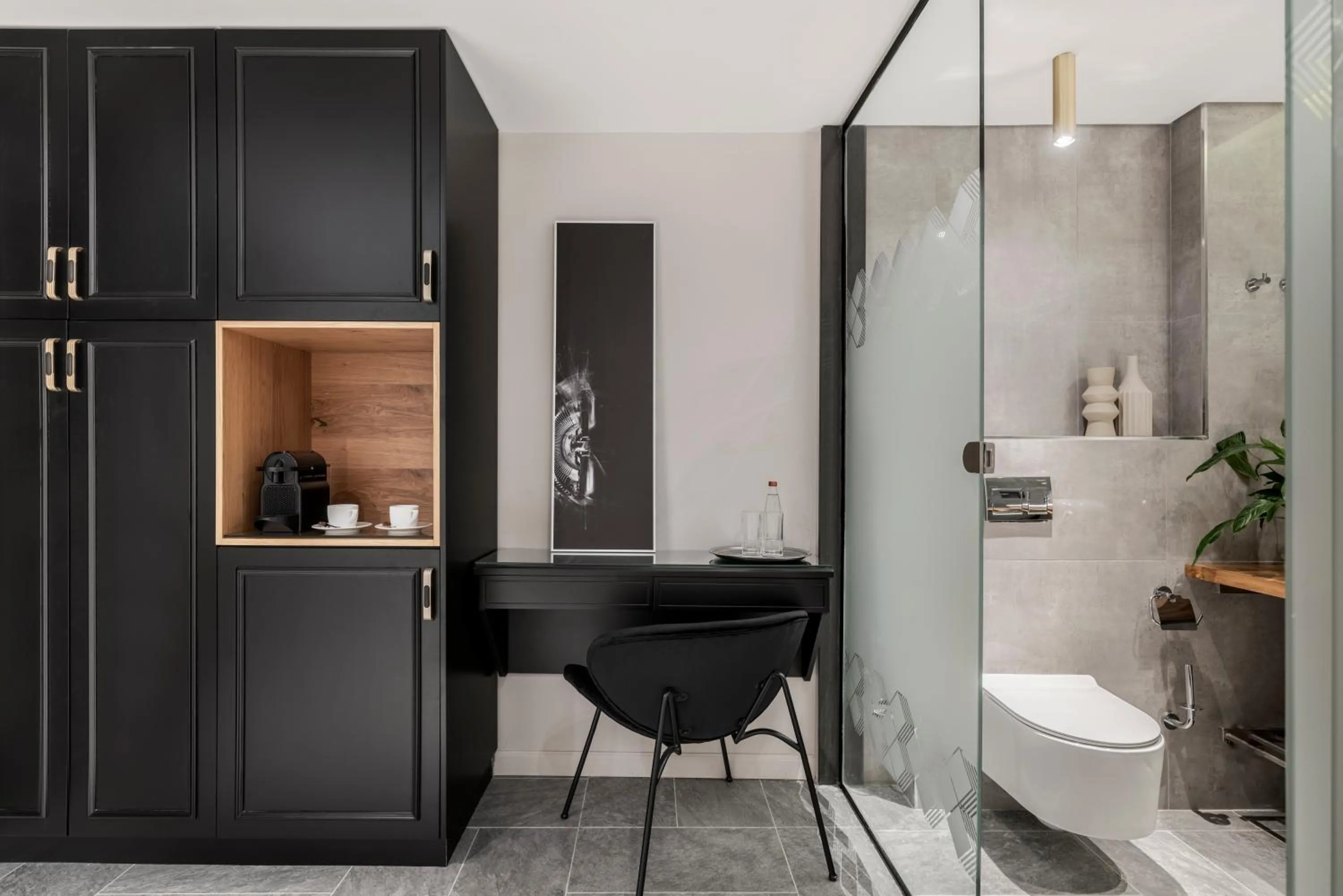 Shower in Jo Shtibel Tel-Aviv