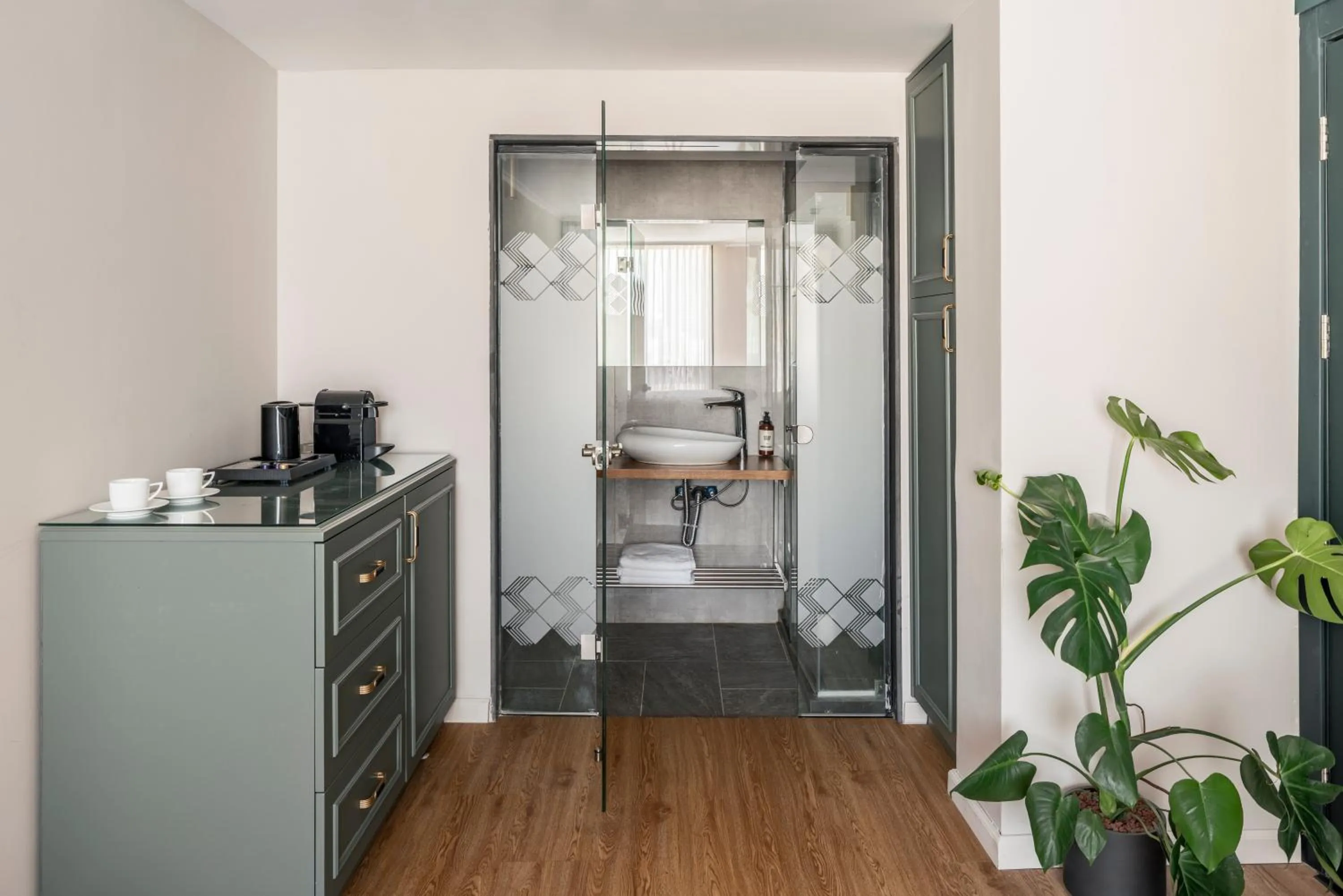 Shower in Jo Shtibel Tel-Aviv