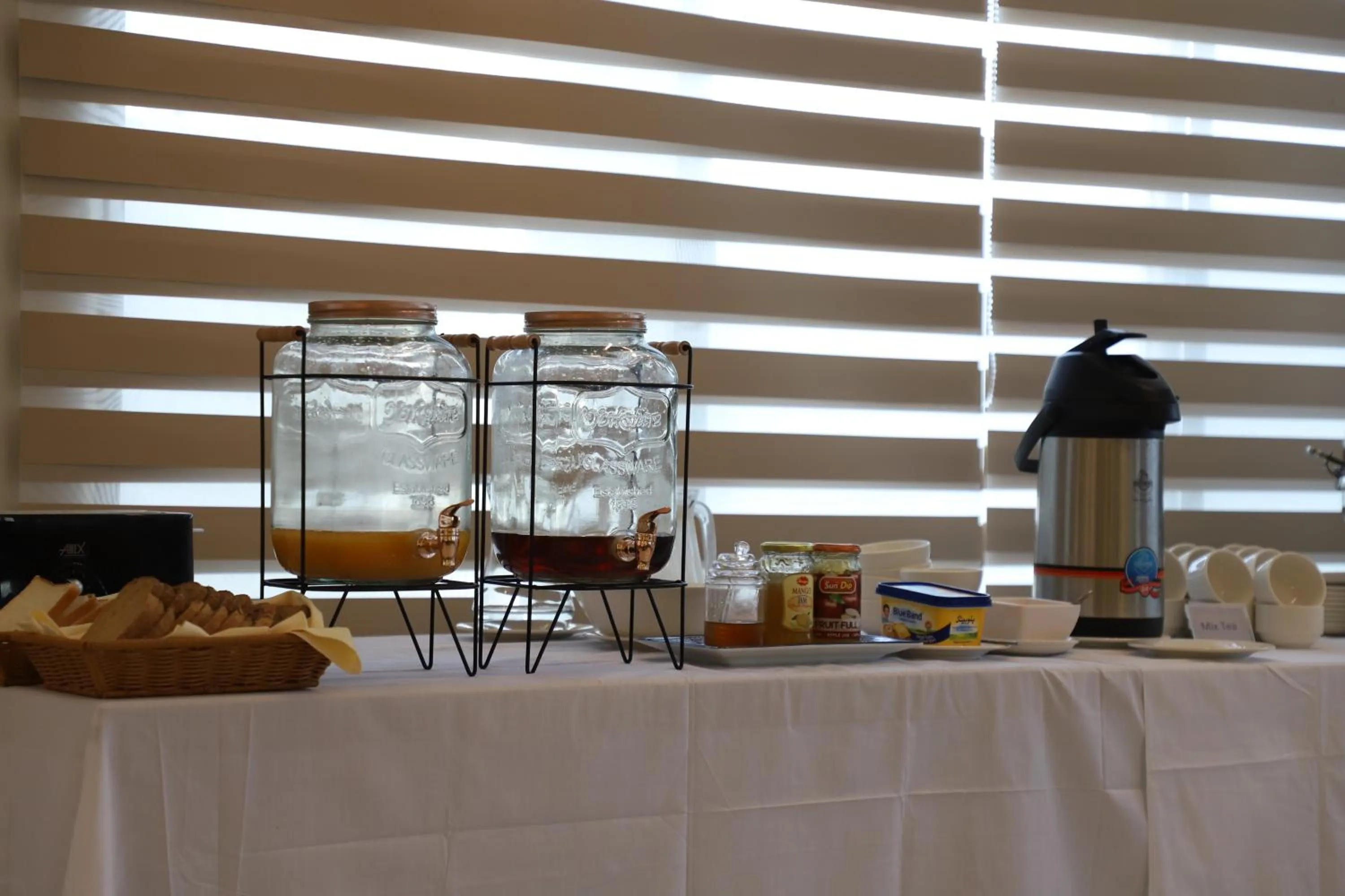 Restaurant/places to eat in Swat Palace Hotel By Northin