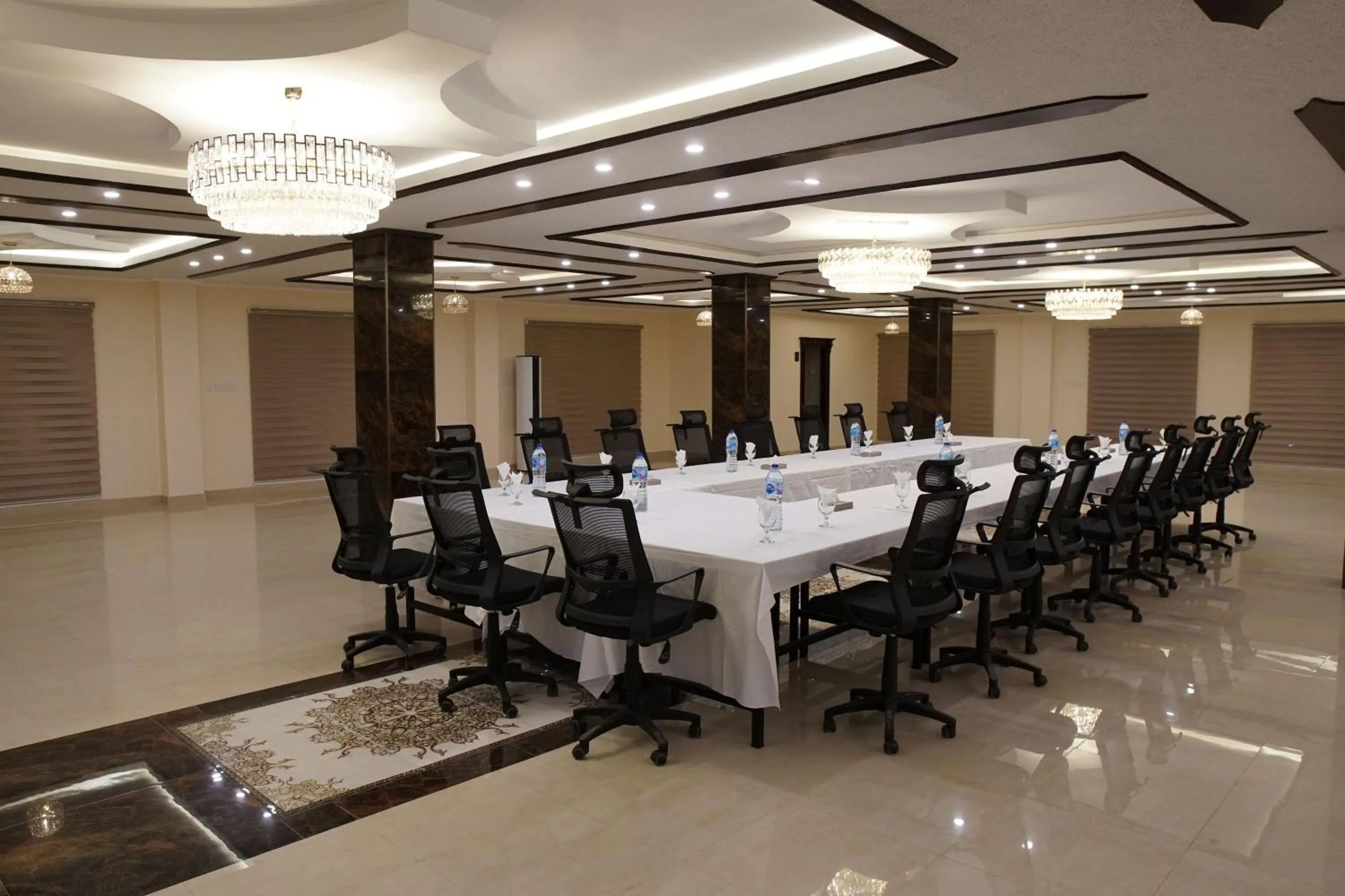 Business facilities in Swat Palace Hotel By Northin