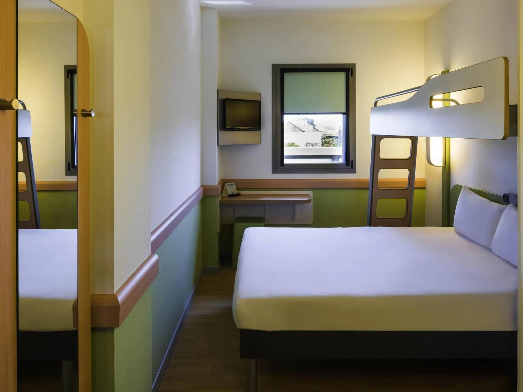 Bedroom, Bed in Ibis Budget Sevilla Aeropuerto