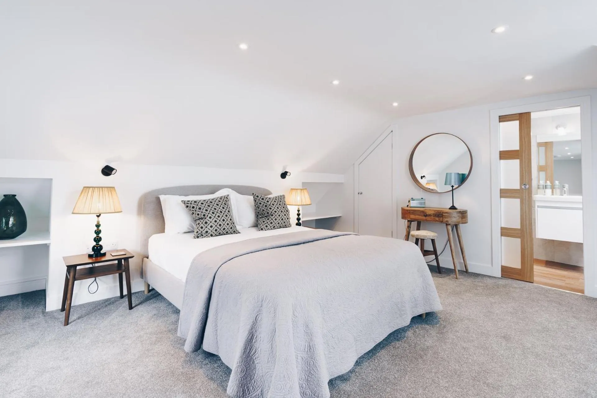 Bedroom, Bed in South Street Apartments