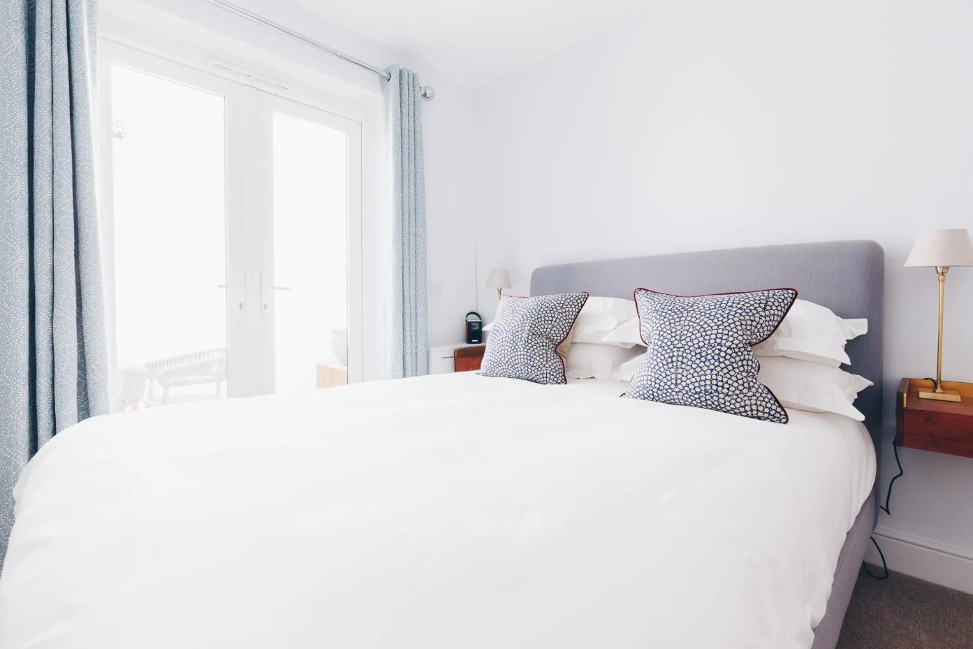 Bedroom, Bed in South Street Apartments