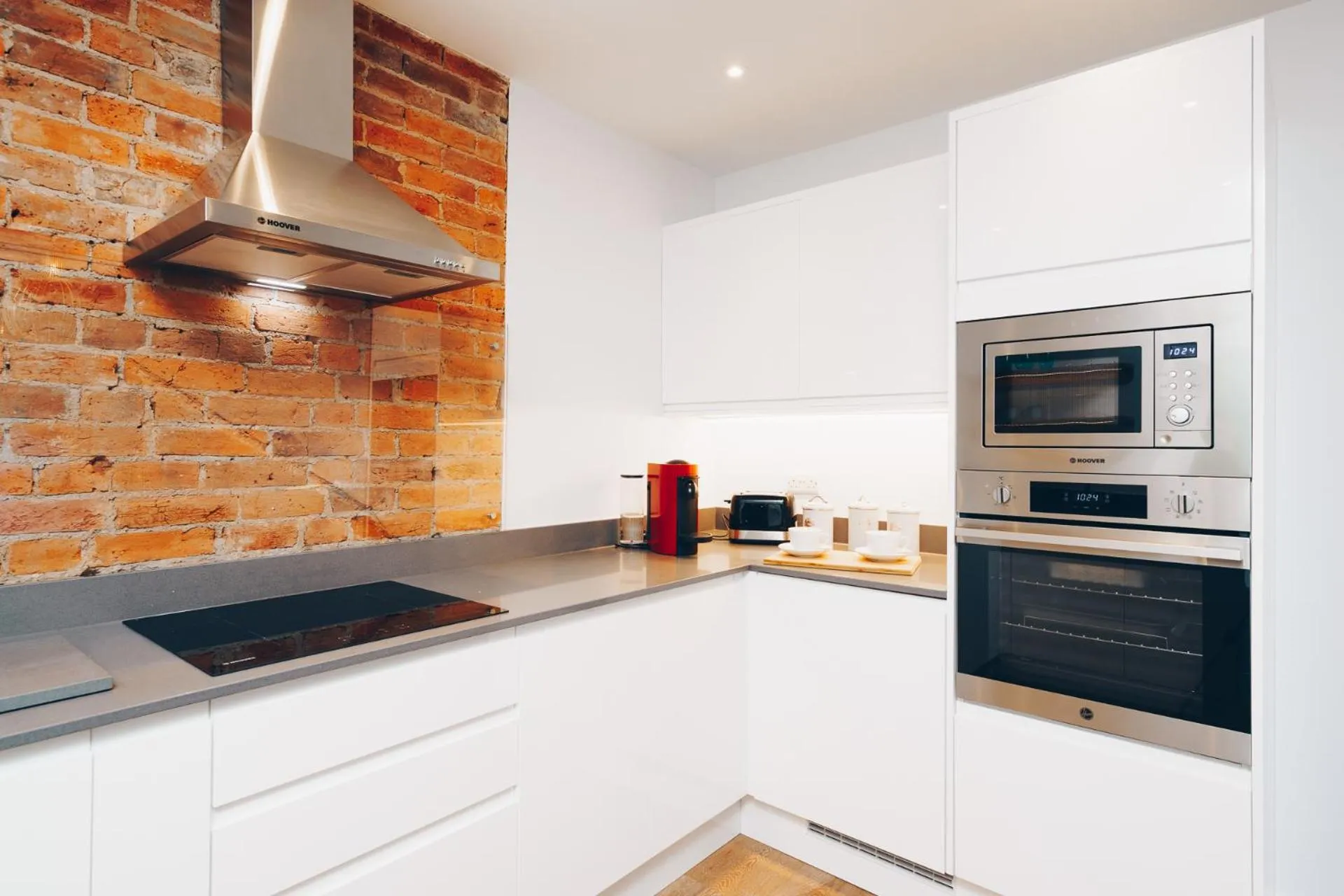 Kitchen or kitchenette in South Street Apartments