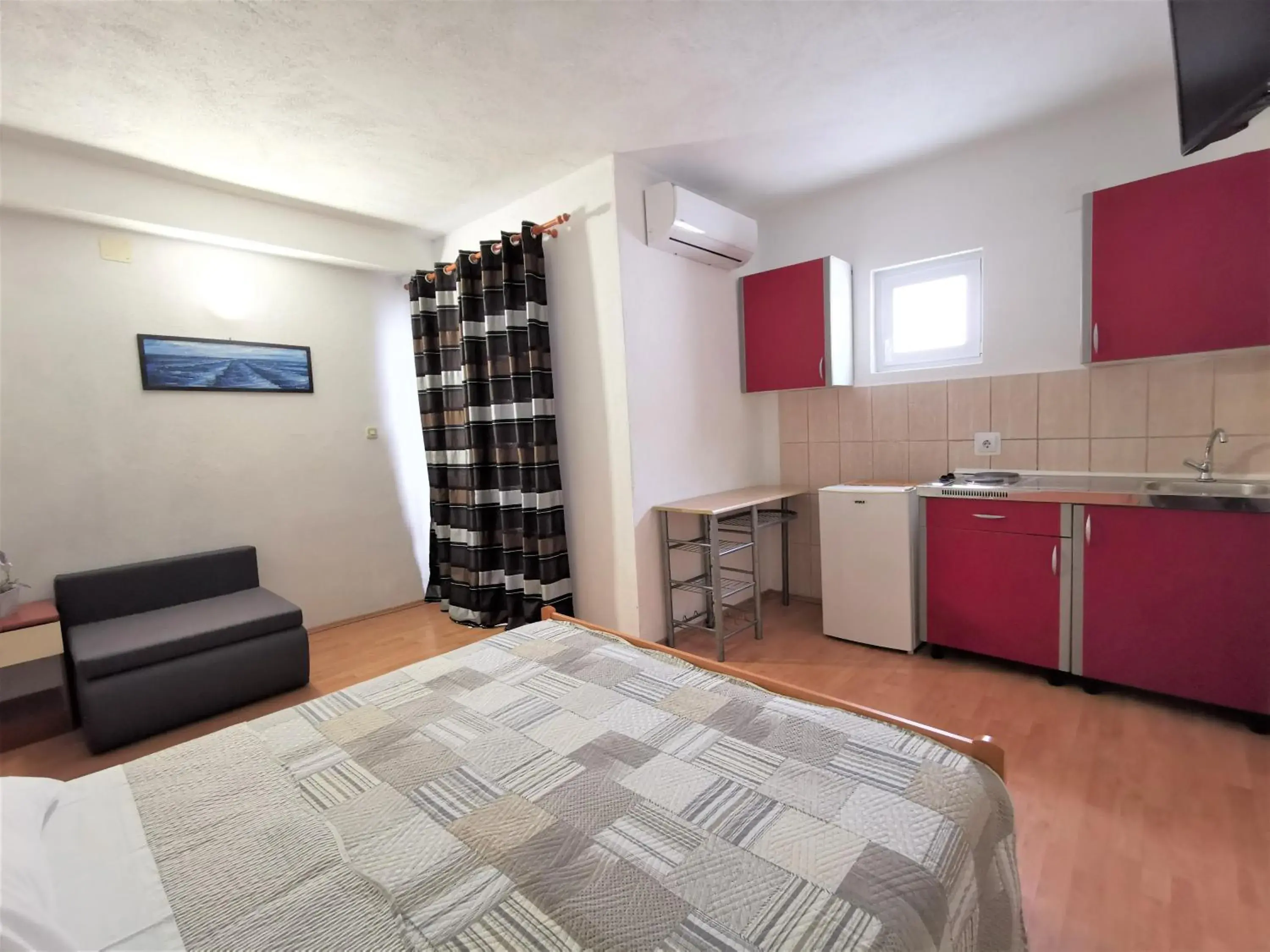 Studio with Balcony in Apartmani Divić Studio with Balcony in Apartmani Divić