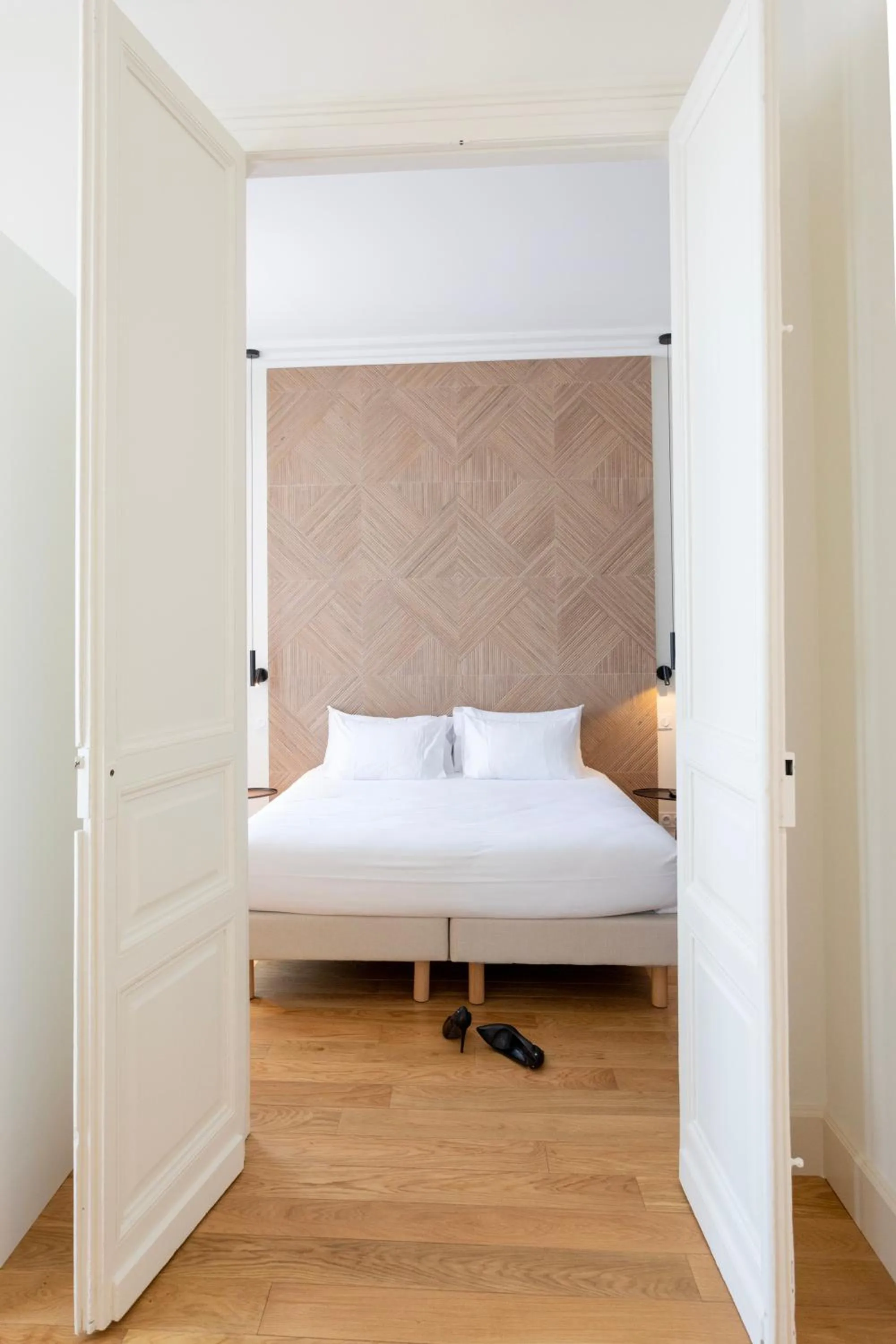 Bedroom, Bed in Les Clés Secrètes