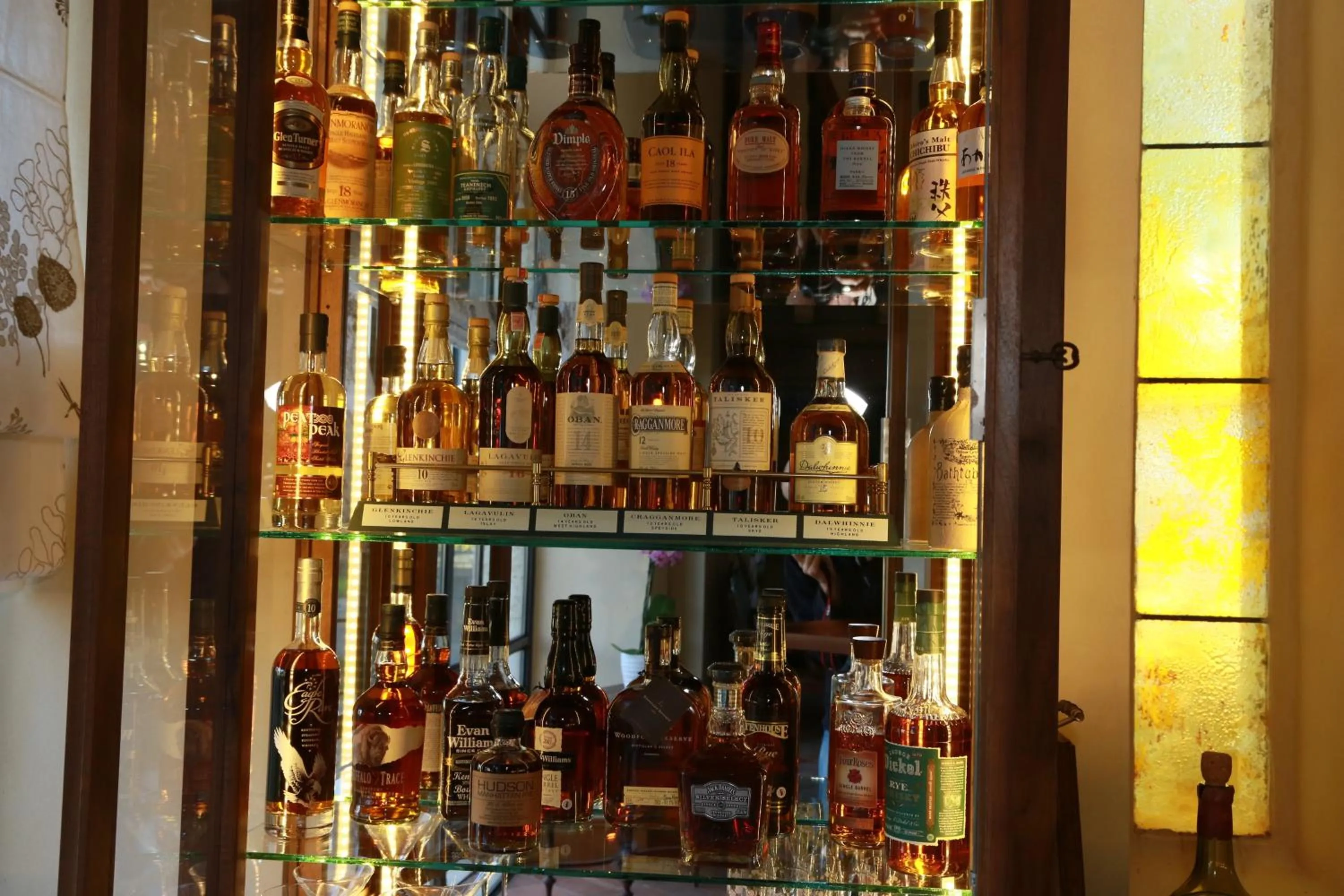 Lounge or bar in Chambres d'hôtes Domaine de Nazère