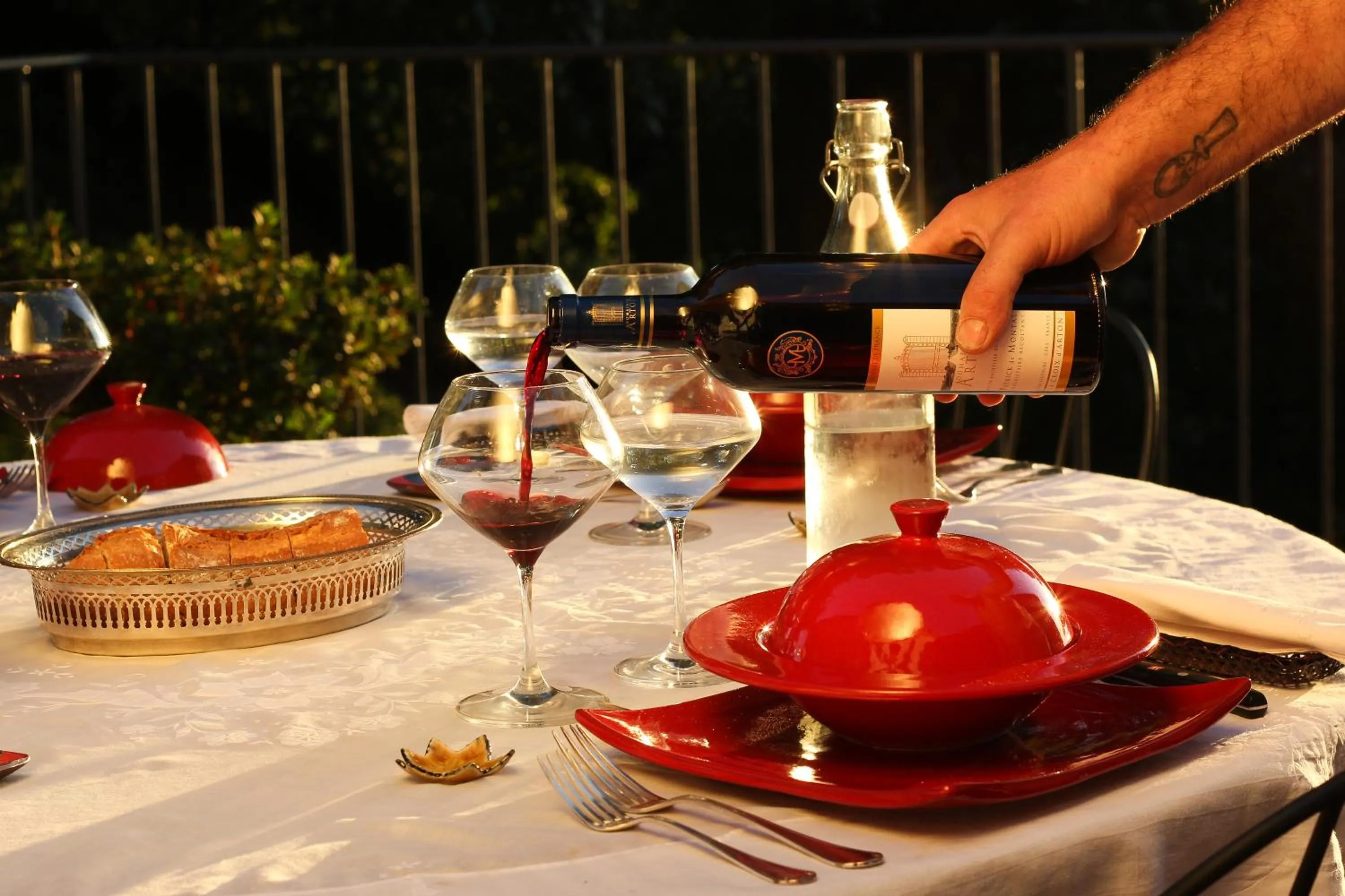 Restaurant/places to eat in Chambres d'hôtes Domaine de Nazère