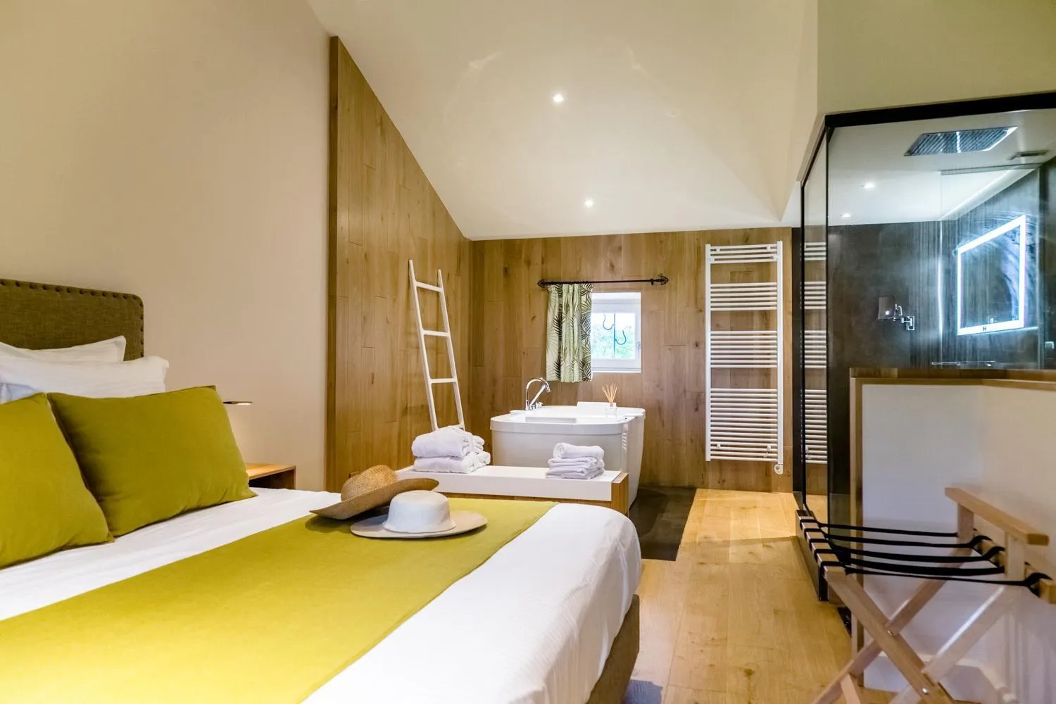 Bed in Chambres d'hôtes Domaine de Nazère