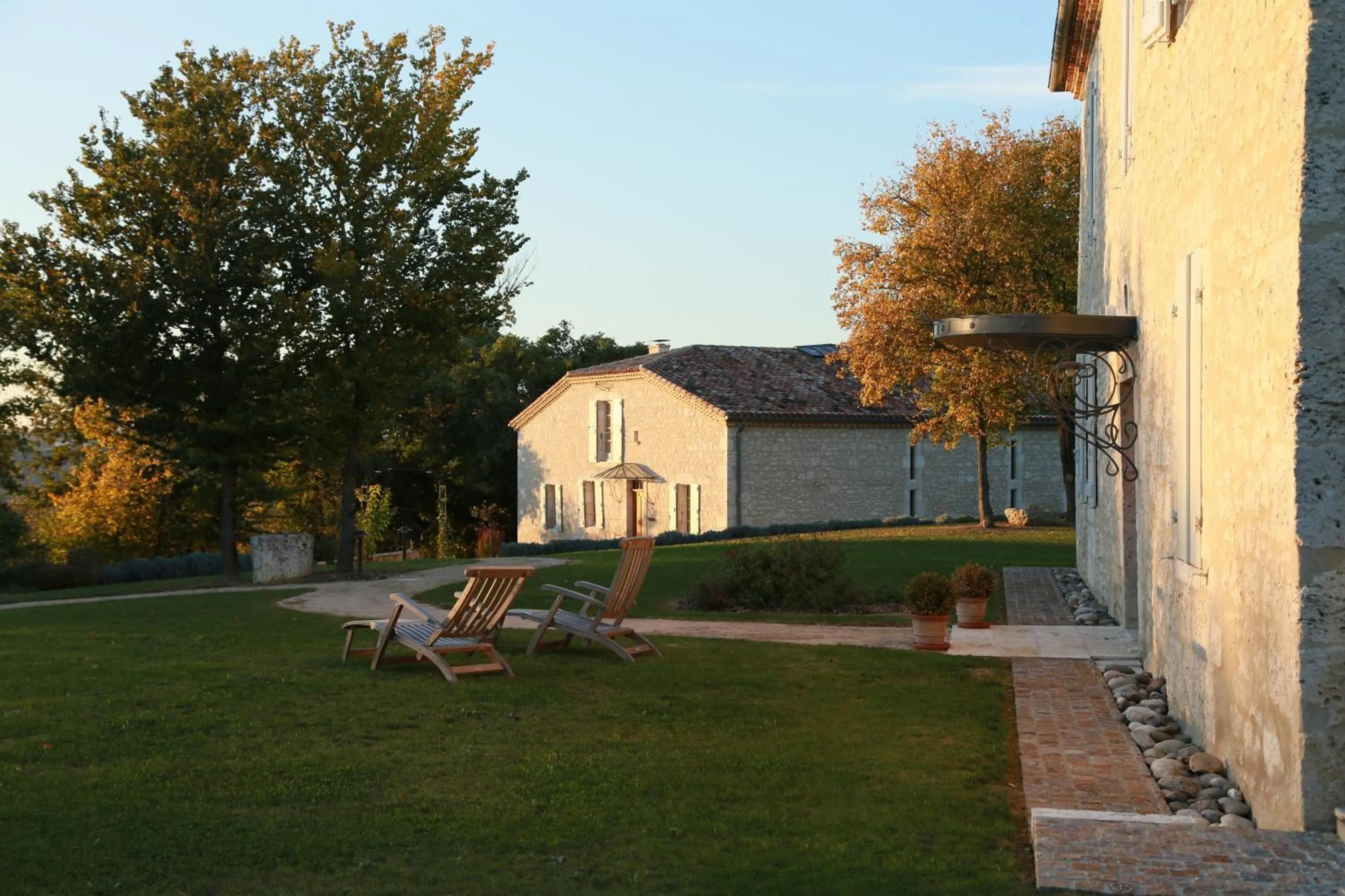 Facade/entrance in Chambres d'hôtes Domaine de Nazère