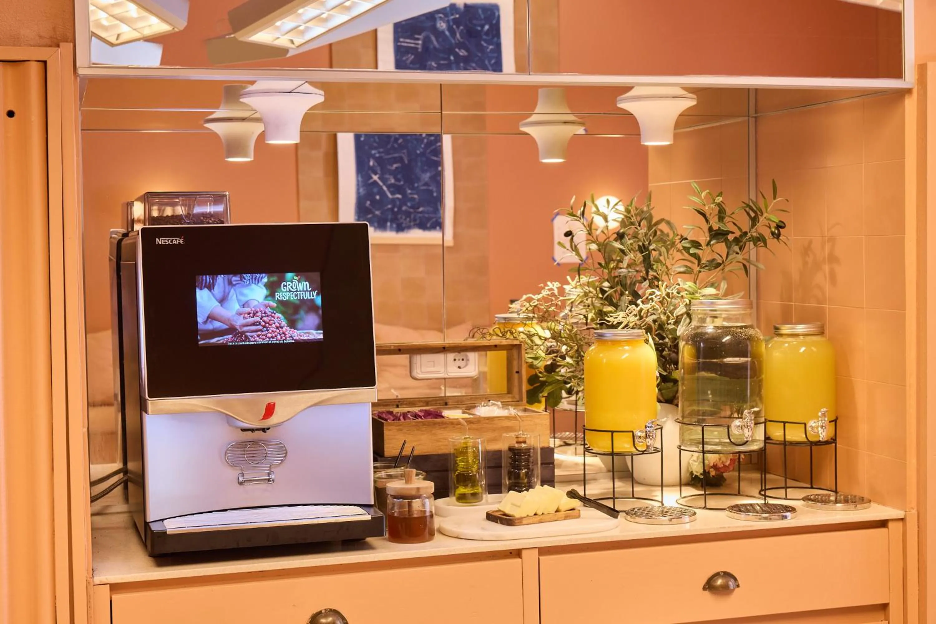 Breakfast in Latroupe Poblenou Beach