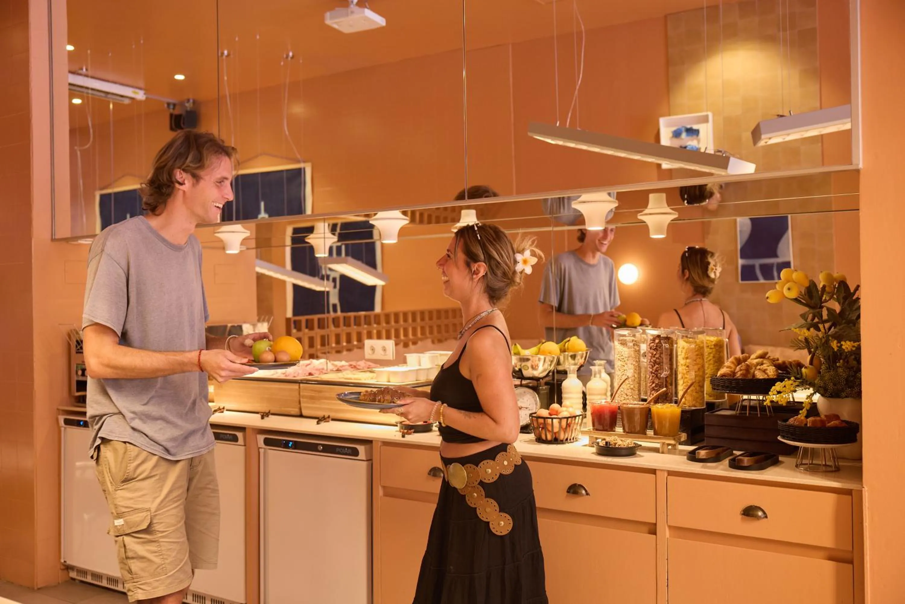 Breakfast in Latroupe Poblenou Beach