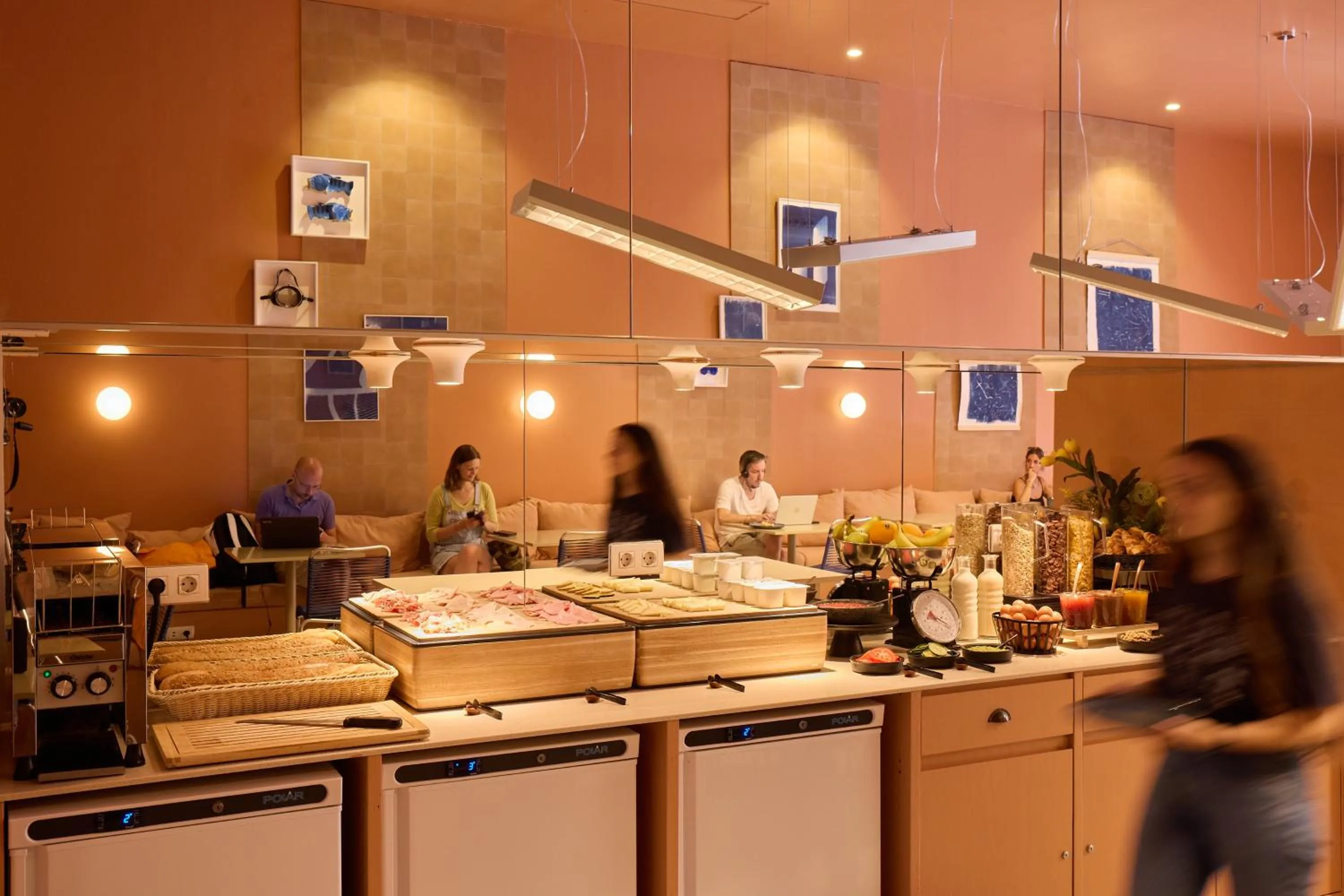 Breakfast in Latroupe Poblenou Beach