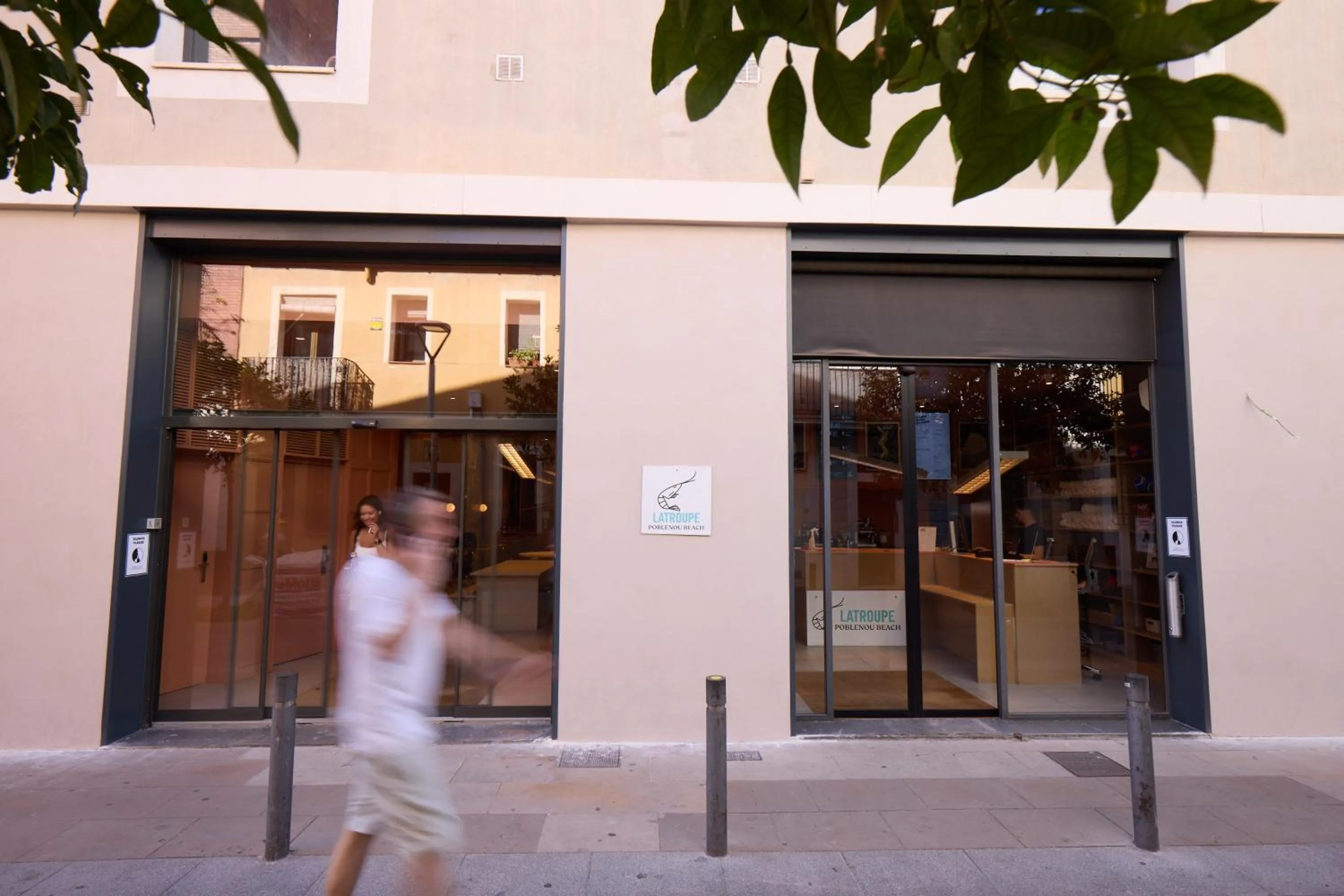 Facade/entrance in Latroupe Poblenou Beach