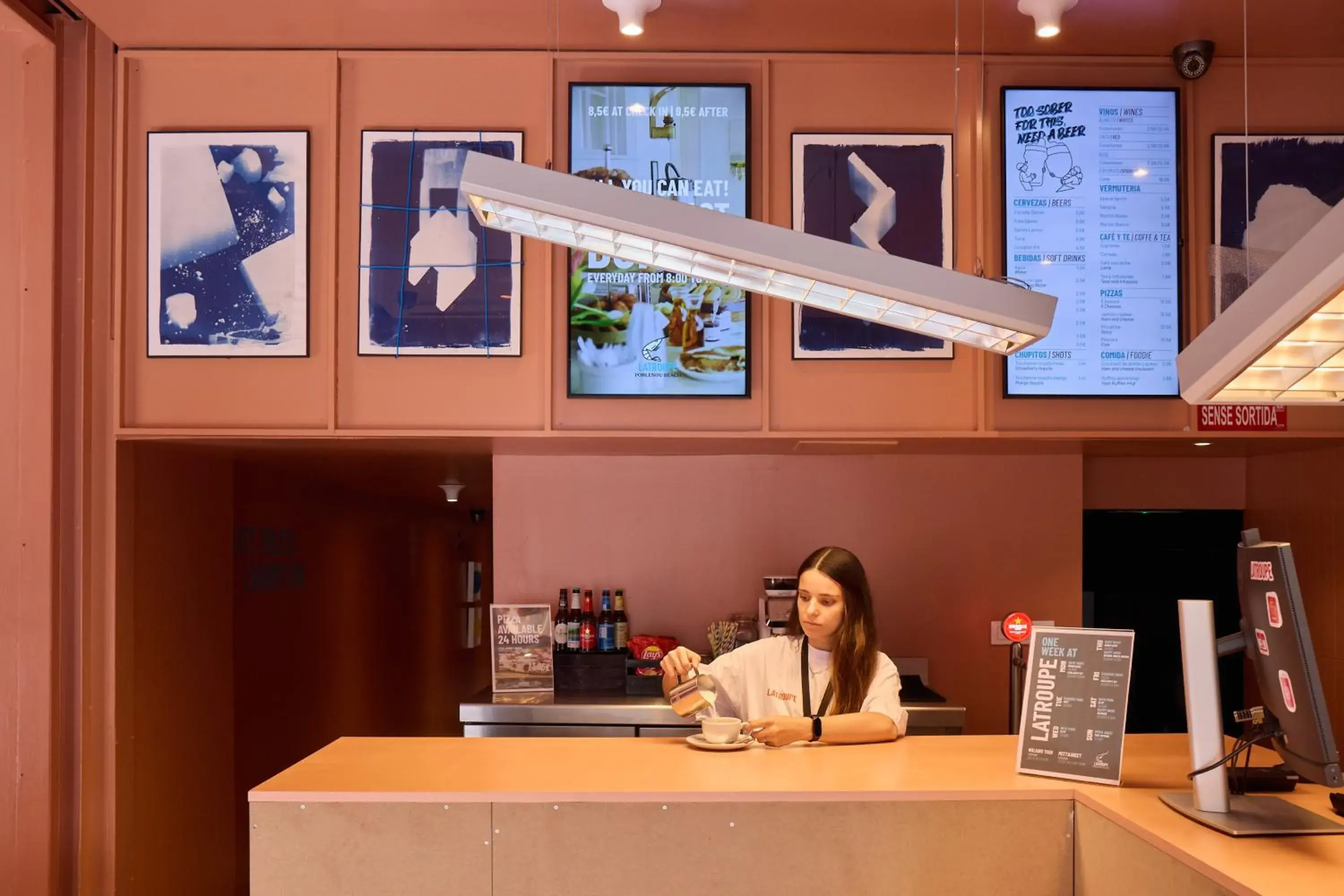 Lobby or reception in Latroupe Poblenou Beach Lobby or reception in Latroupe Poblenou Beach