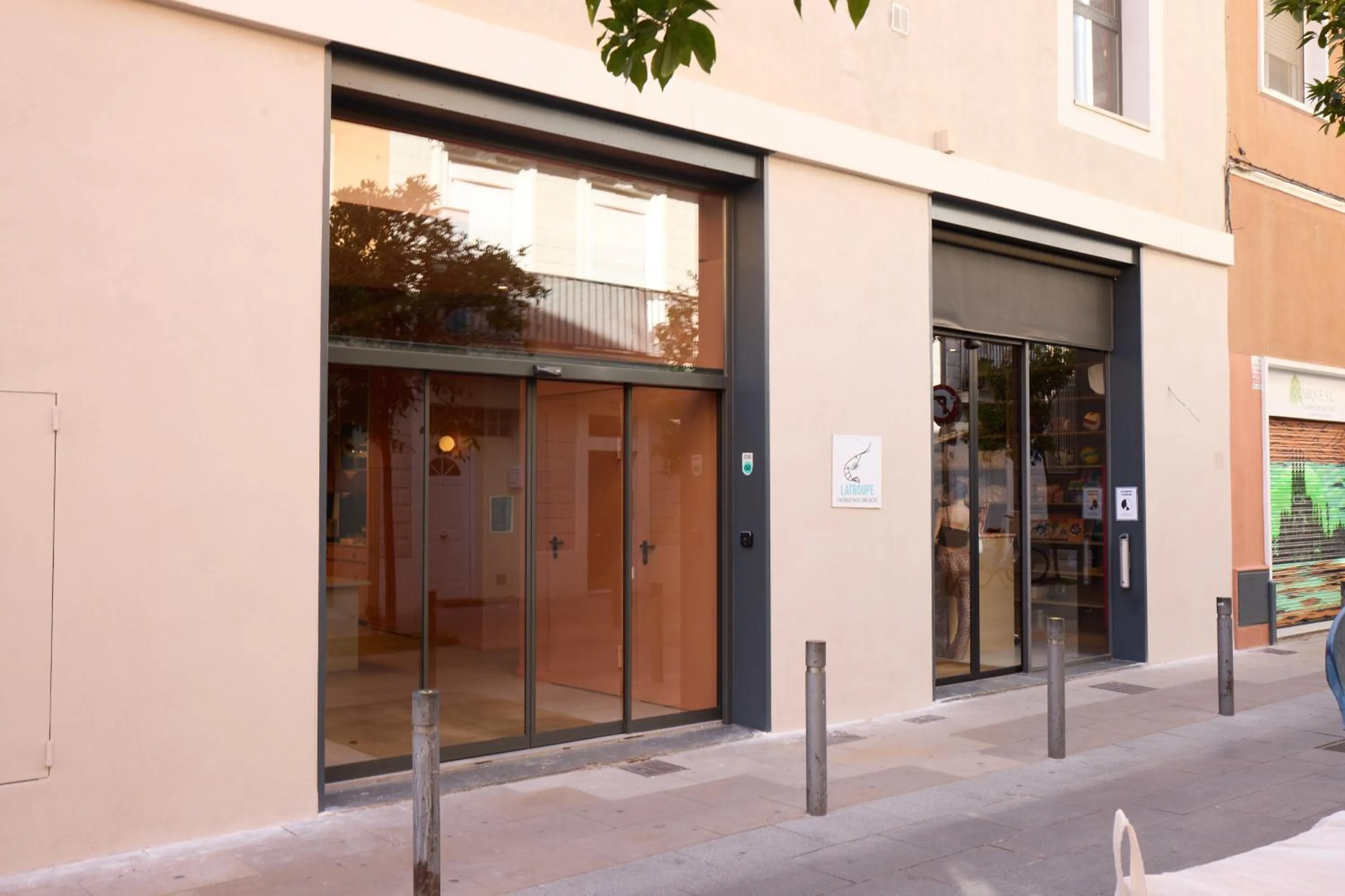 Facade/entrance in Latroupe Poblenou Beach