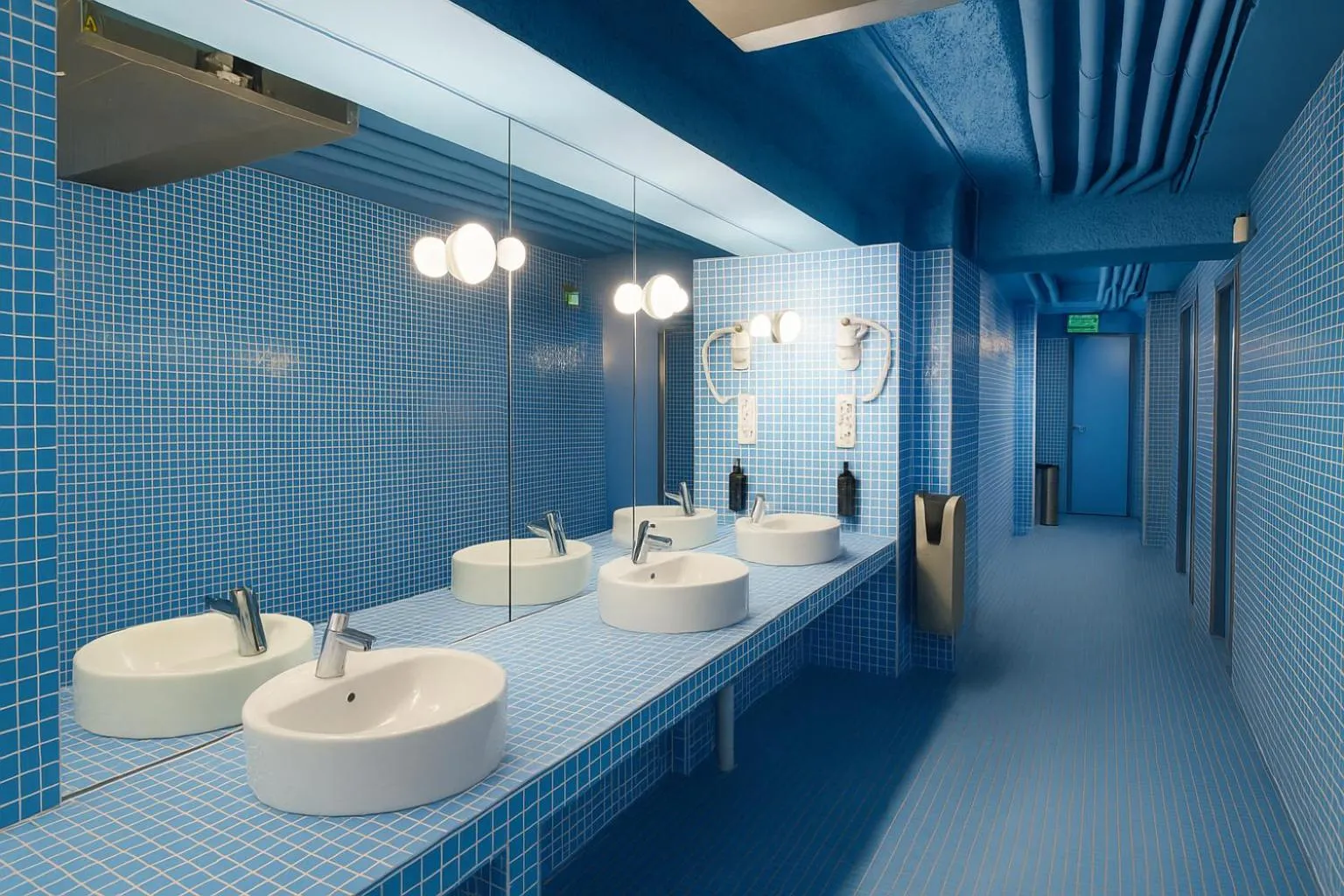 Shower in Latroupe Poblenou Beach