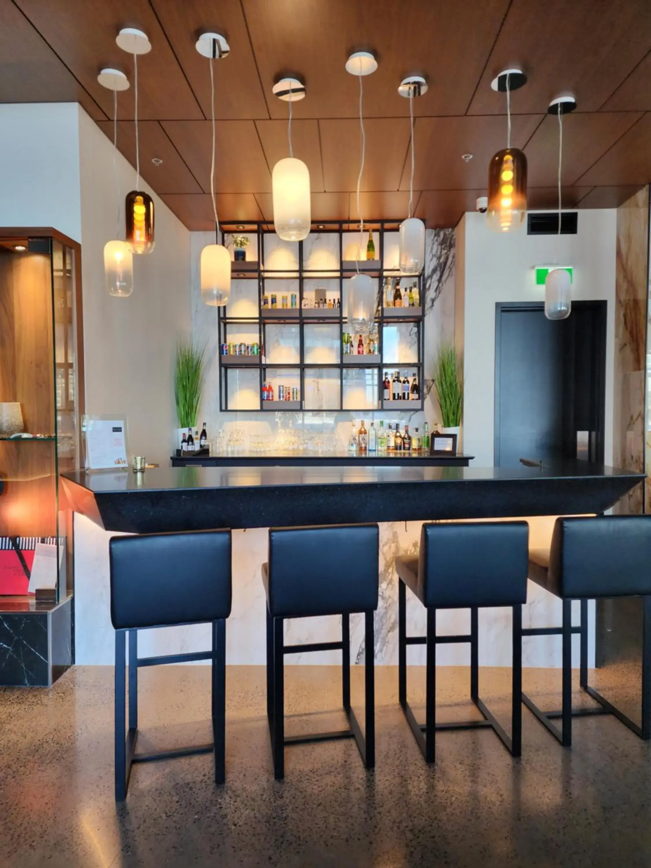 Lounge or bar in Grand Times Hotel Laval - Centropolis Lounge or bar in Grand Times Hotel Laval - Centropolis