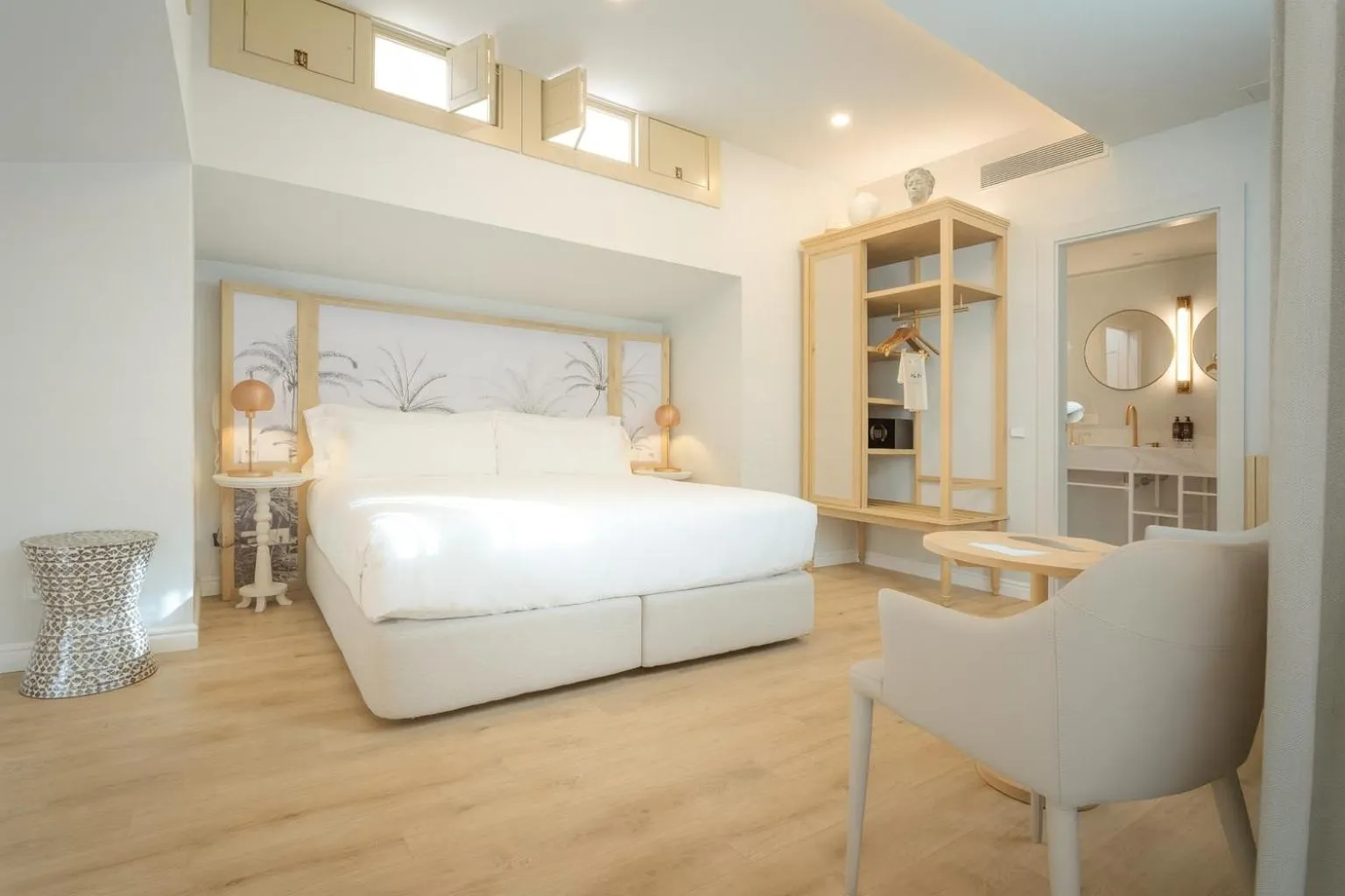 Bedroom, Bed in ICON Malabar