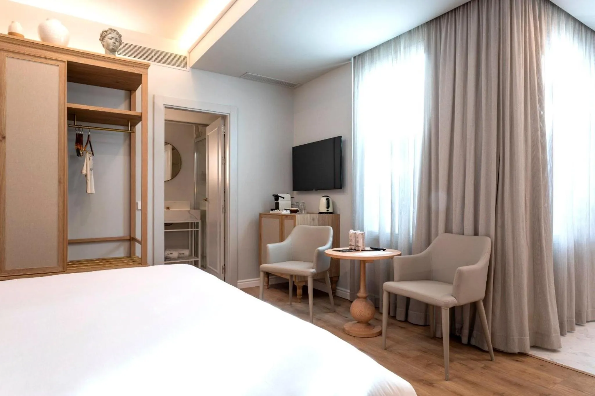 Bedroom, Bed in ICON Malabar