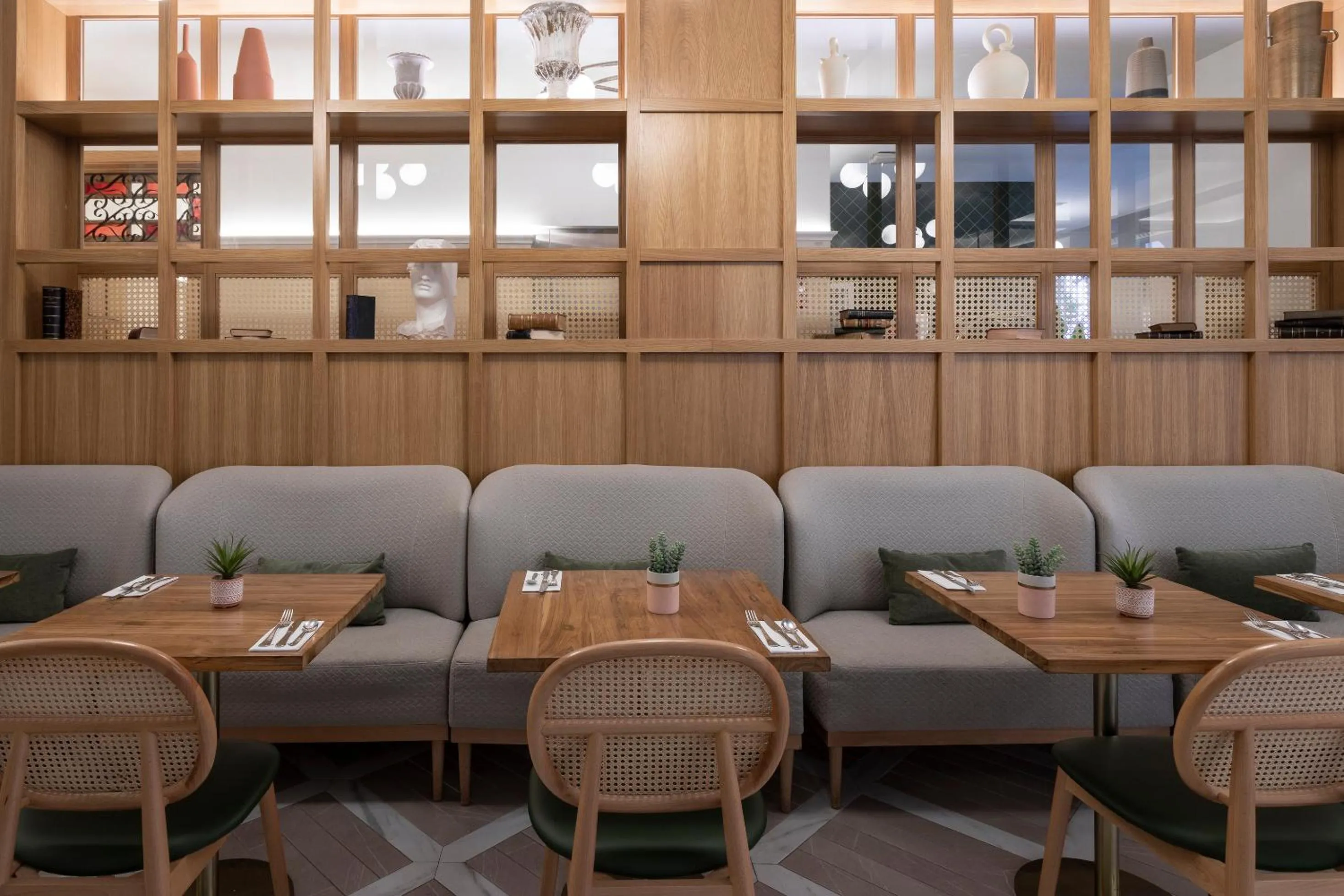 Restaurant/places to eat in ICON Malabar