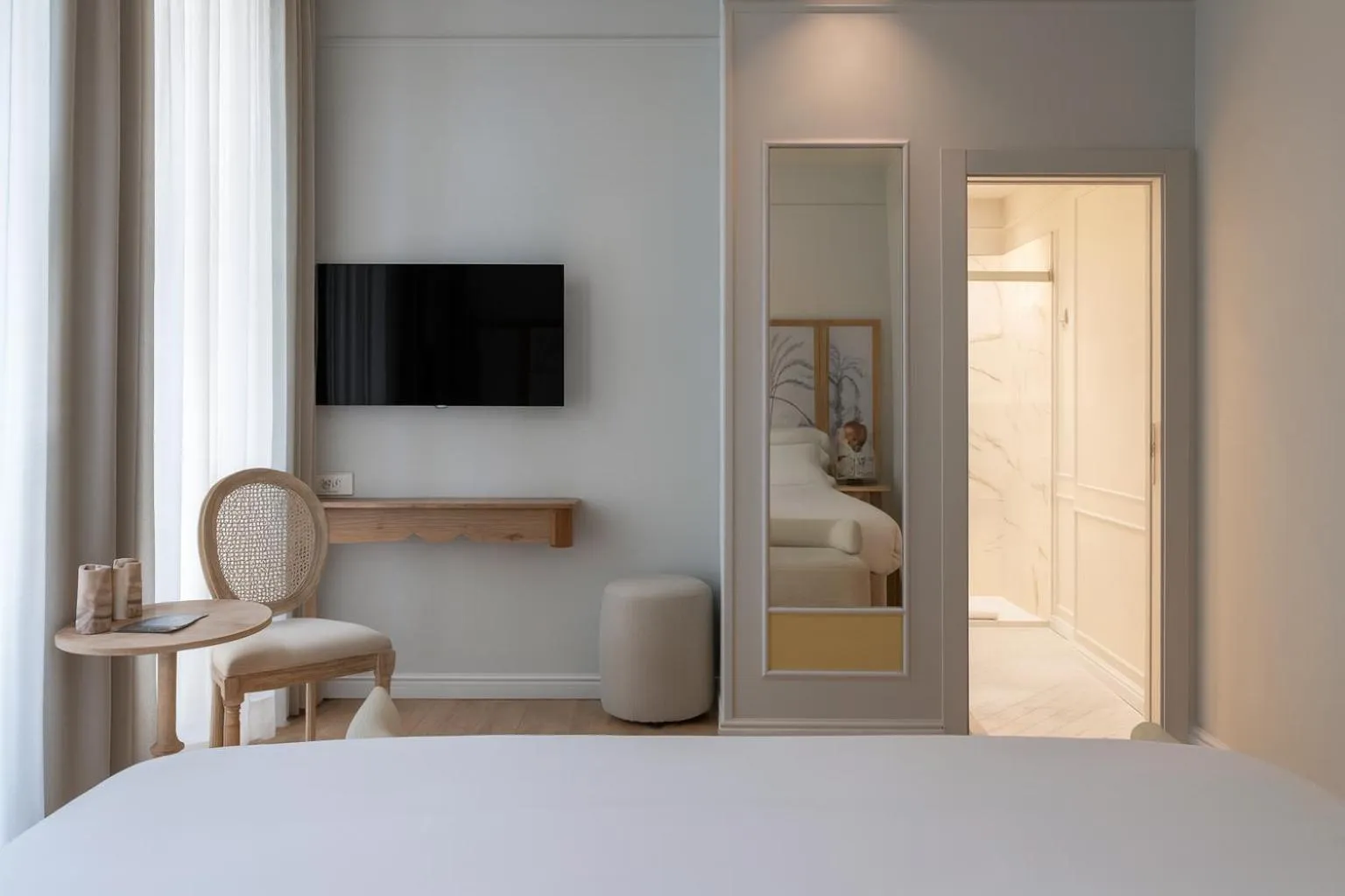 Bedroom, Bed in ICON Malabar