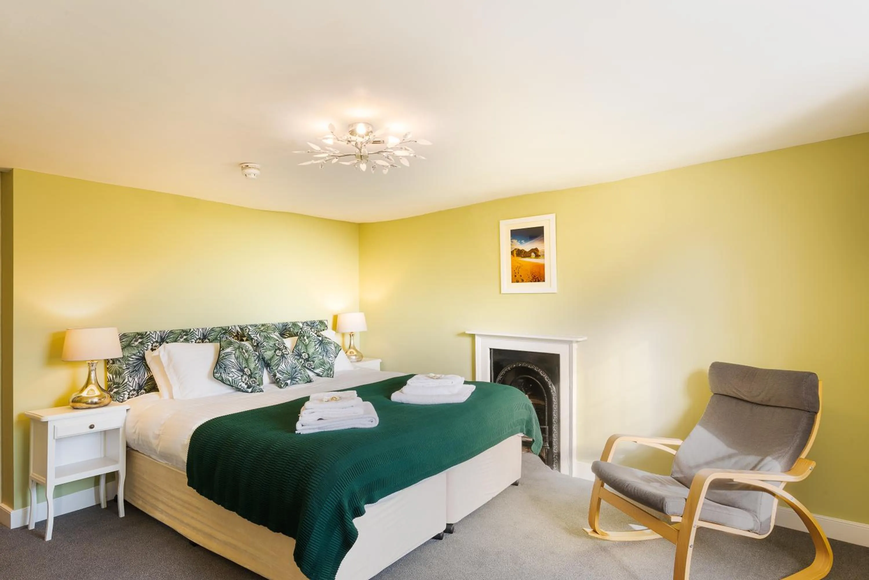 Bedroom, Bed in Lyme 1 Hotel