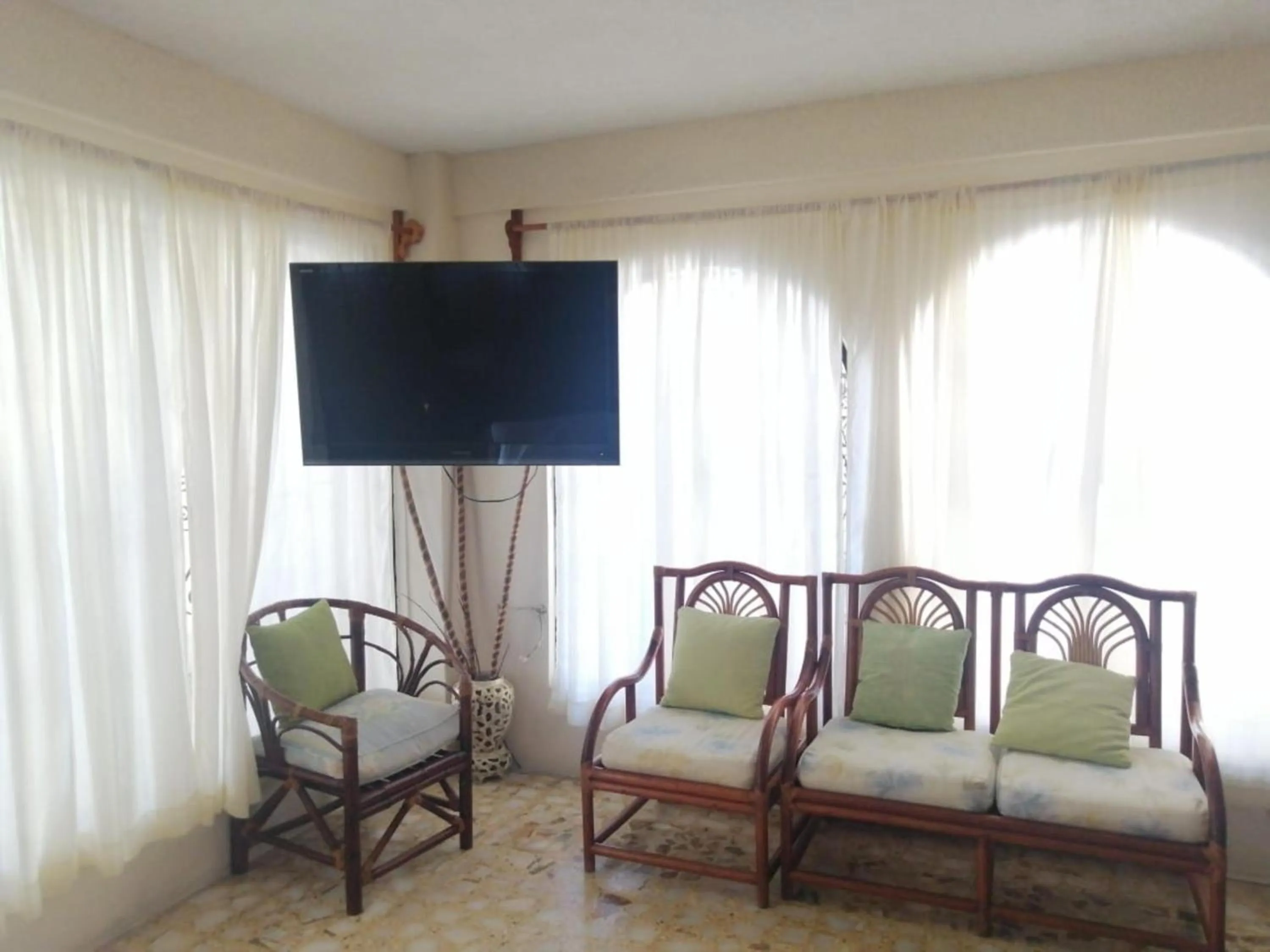 TV and multimedia in Ashly Boulevard