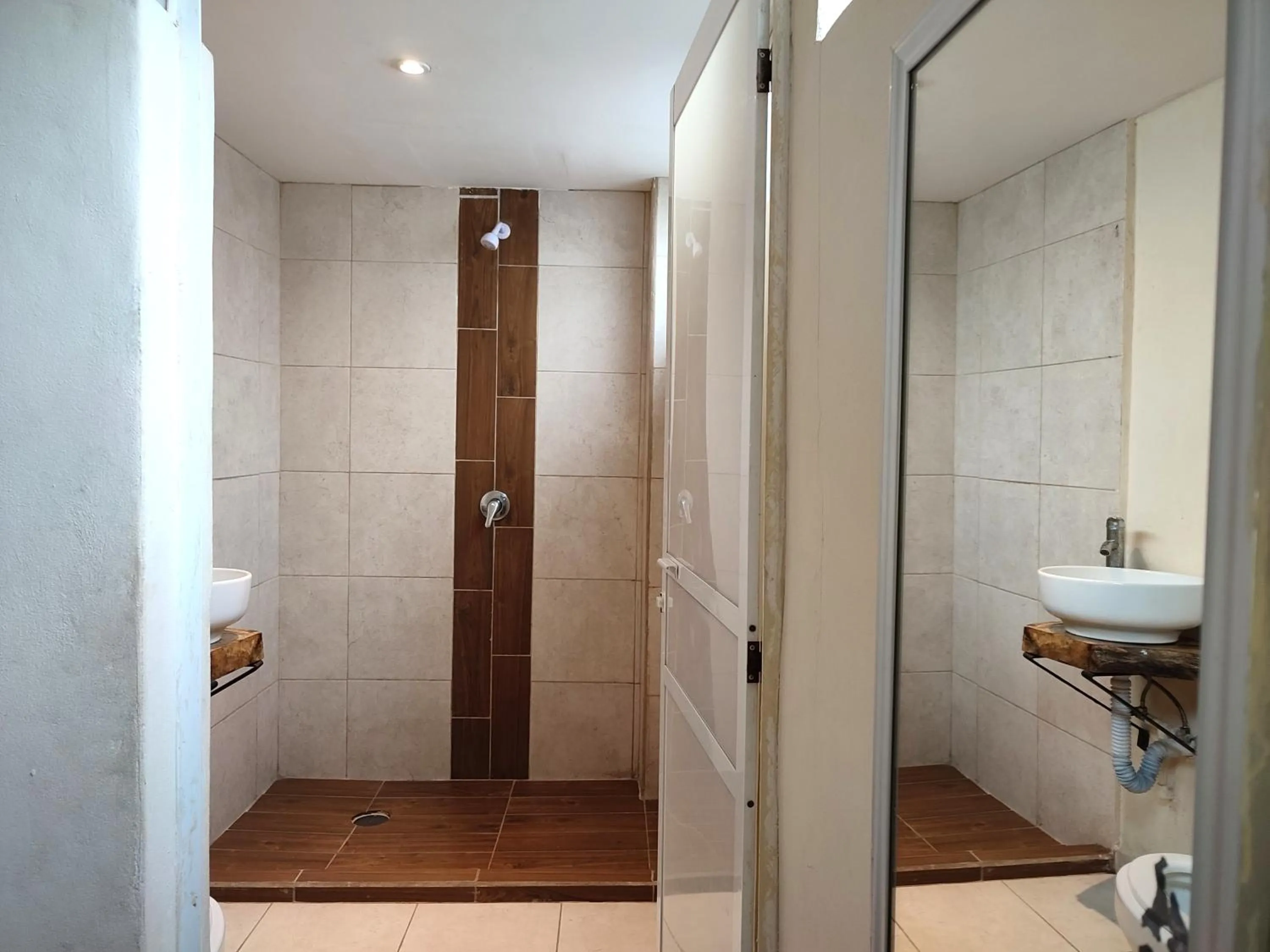 Shower in Ashly Boulevard