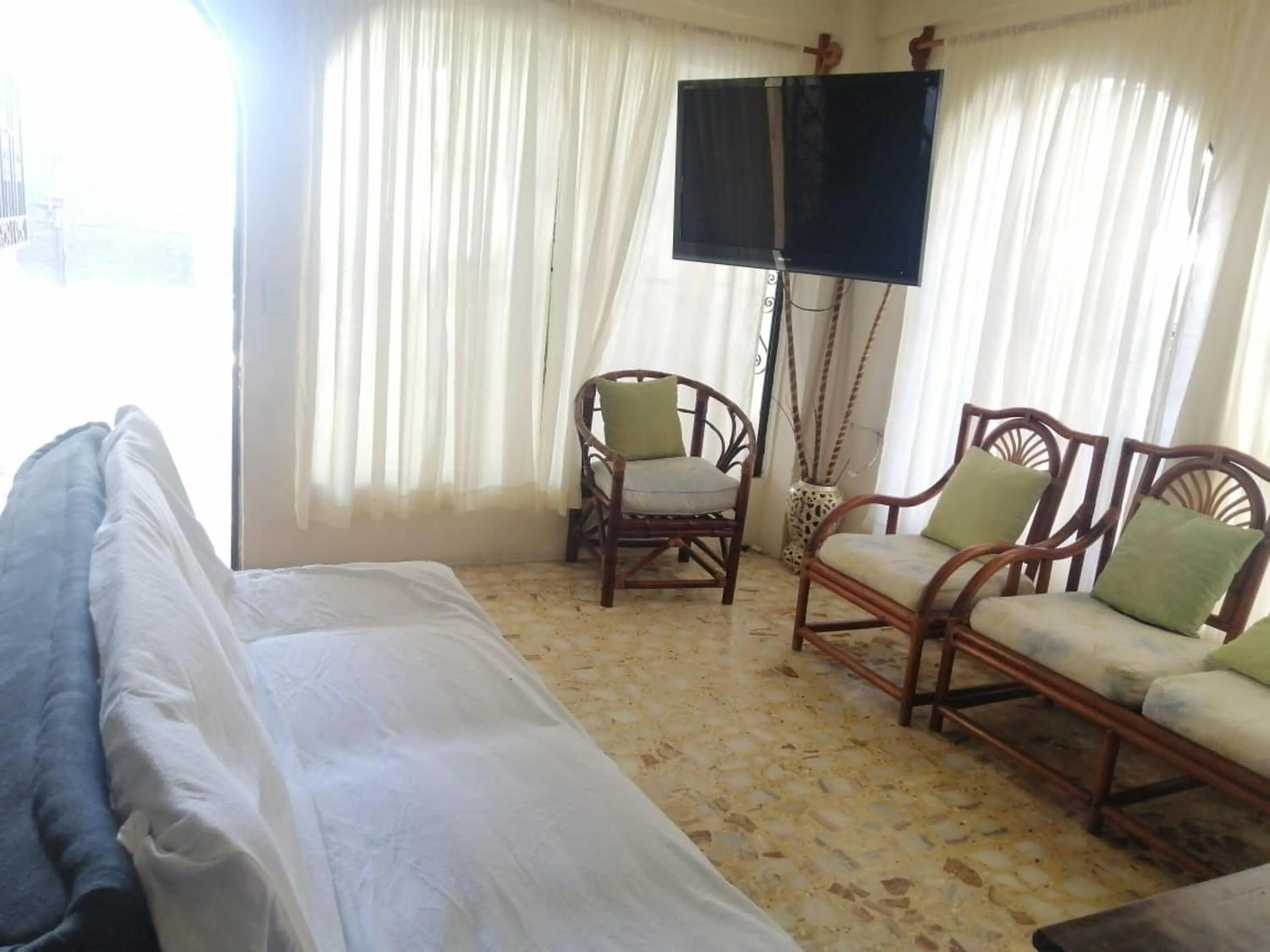 Communal lounge/ TV room, Bed in Ashly Boulevard
