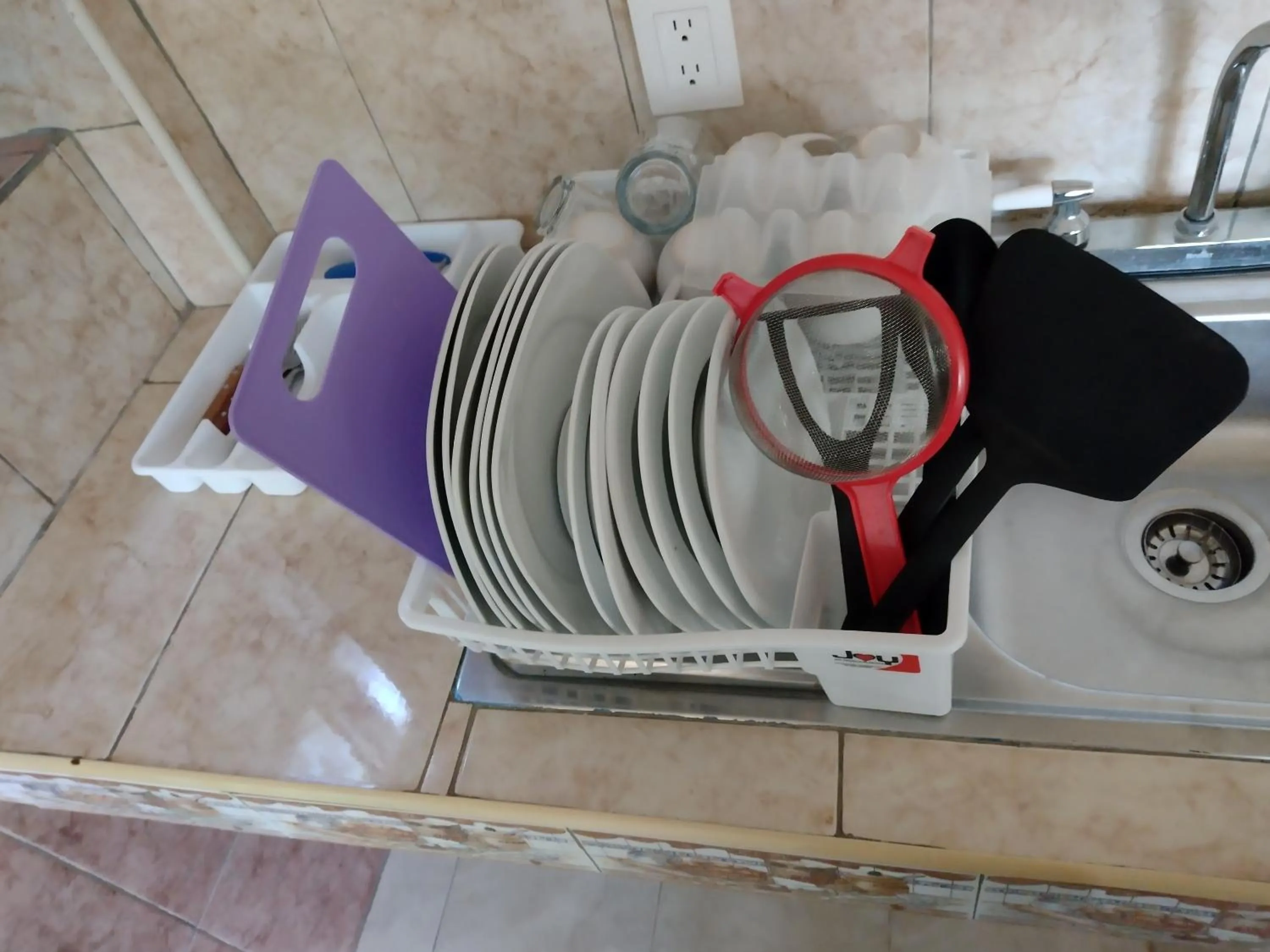 Kitchen or kitchenette in Ashly Boulevard