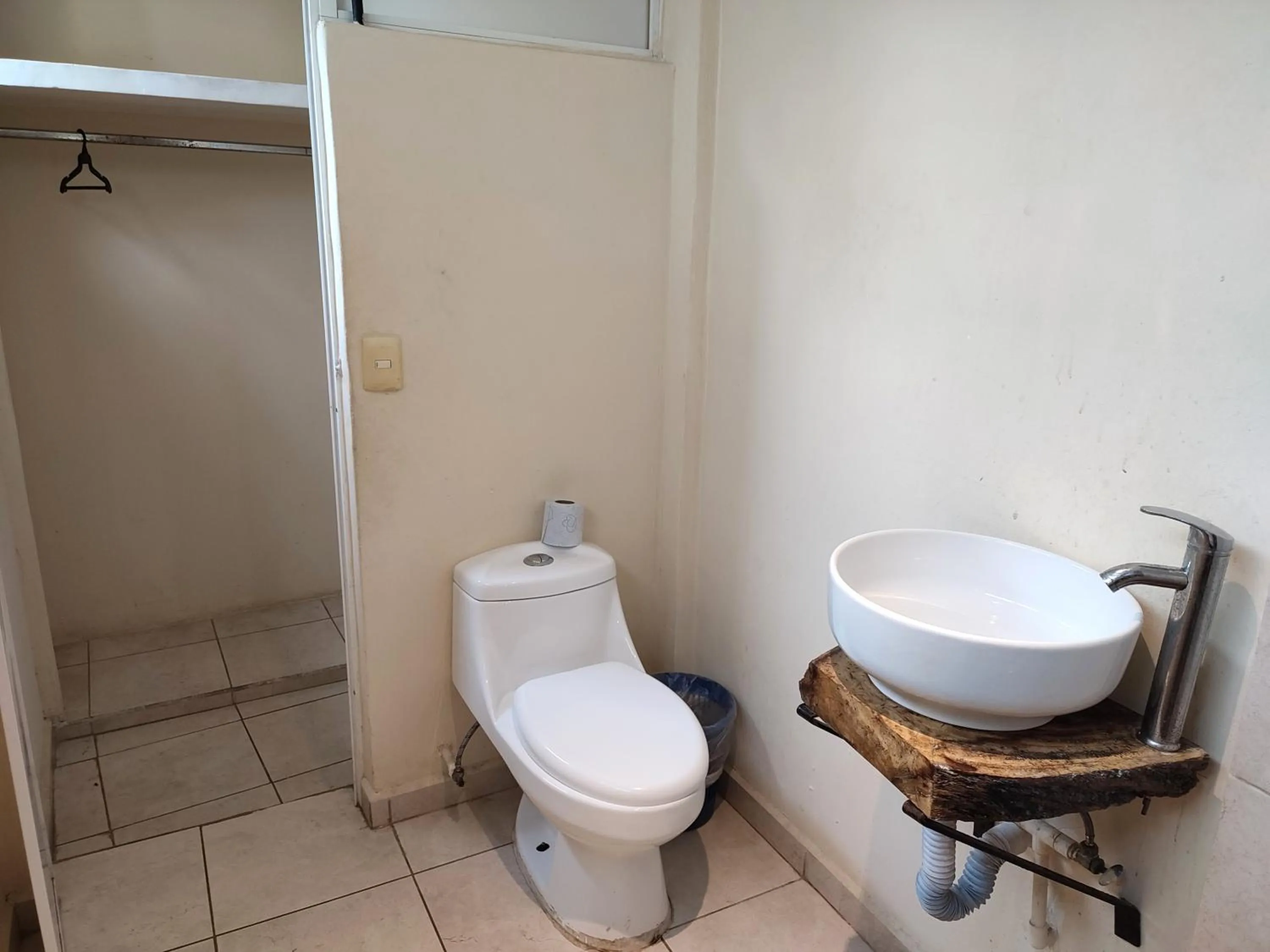 Toilet in Ashly Boulevard