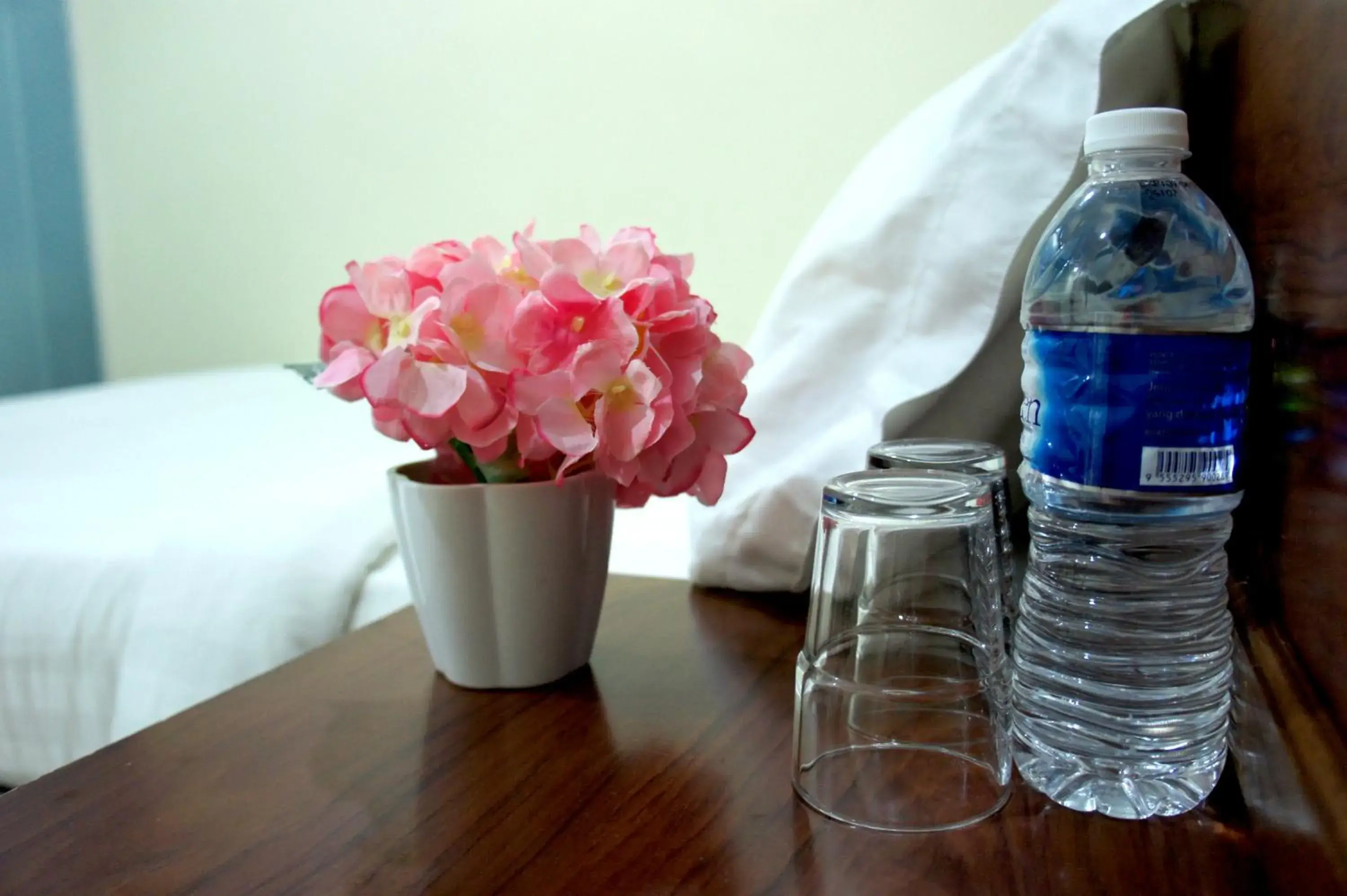 Bedroom, Bed in Maple Inn Bedroom, Bed in Maple Inn