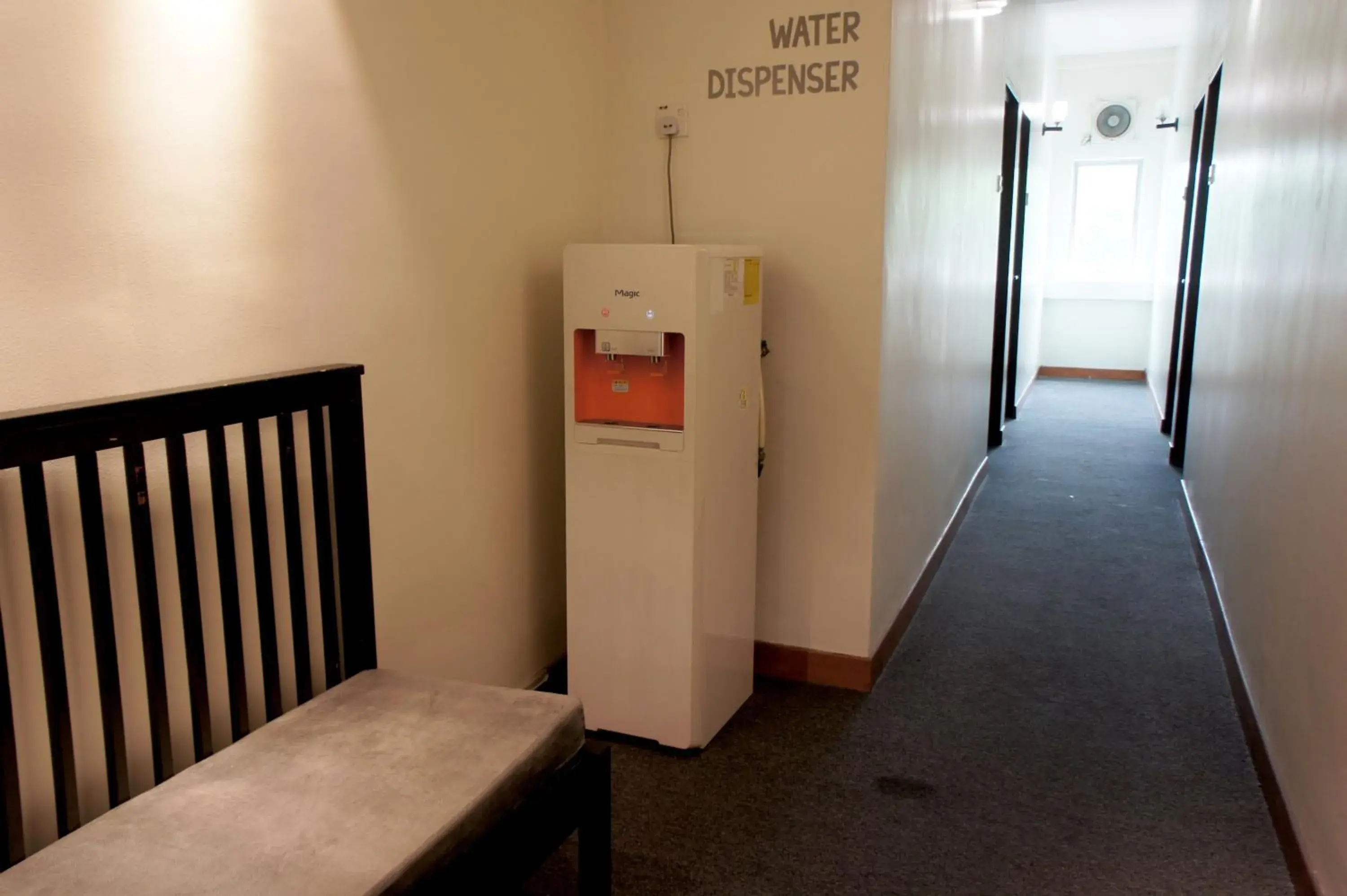 Communal kitchen, Bed in Maple Inn Communal kitchen, Bed in Maple Inn