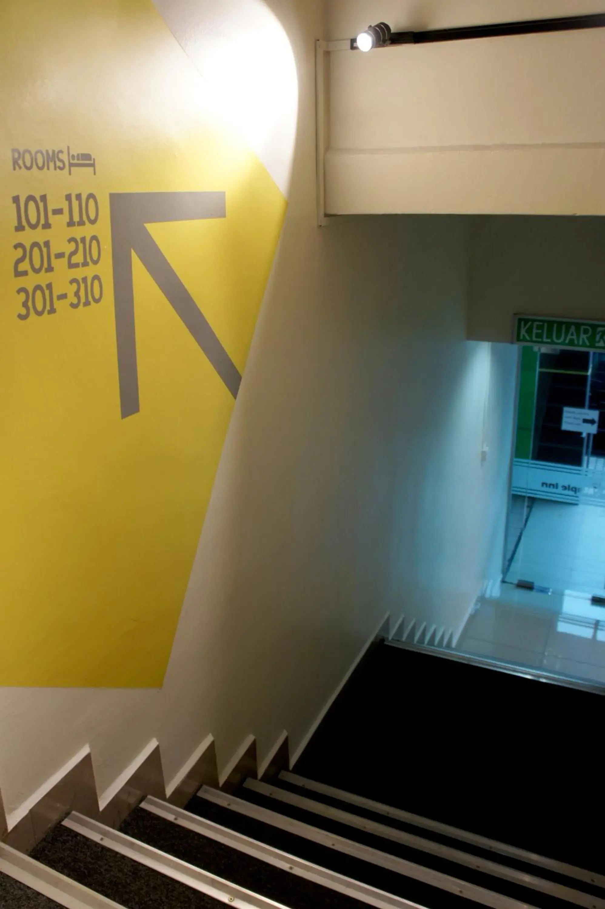 Facade/entrance in Maple Inn Facade/entrance in Maple Inn