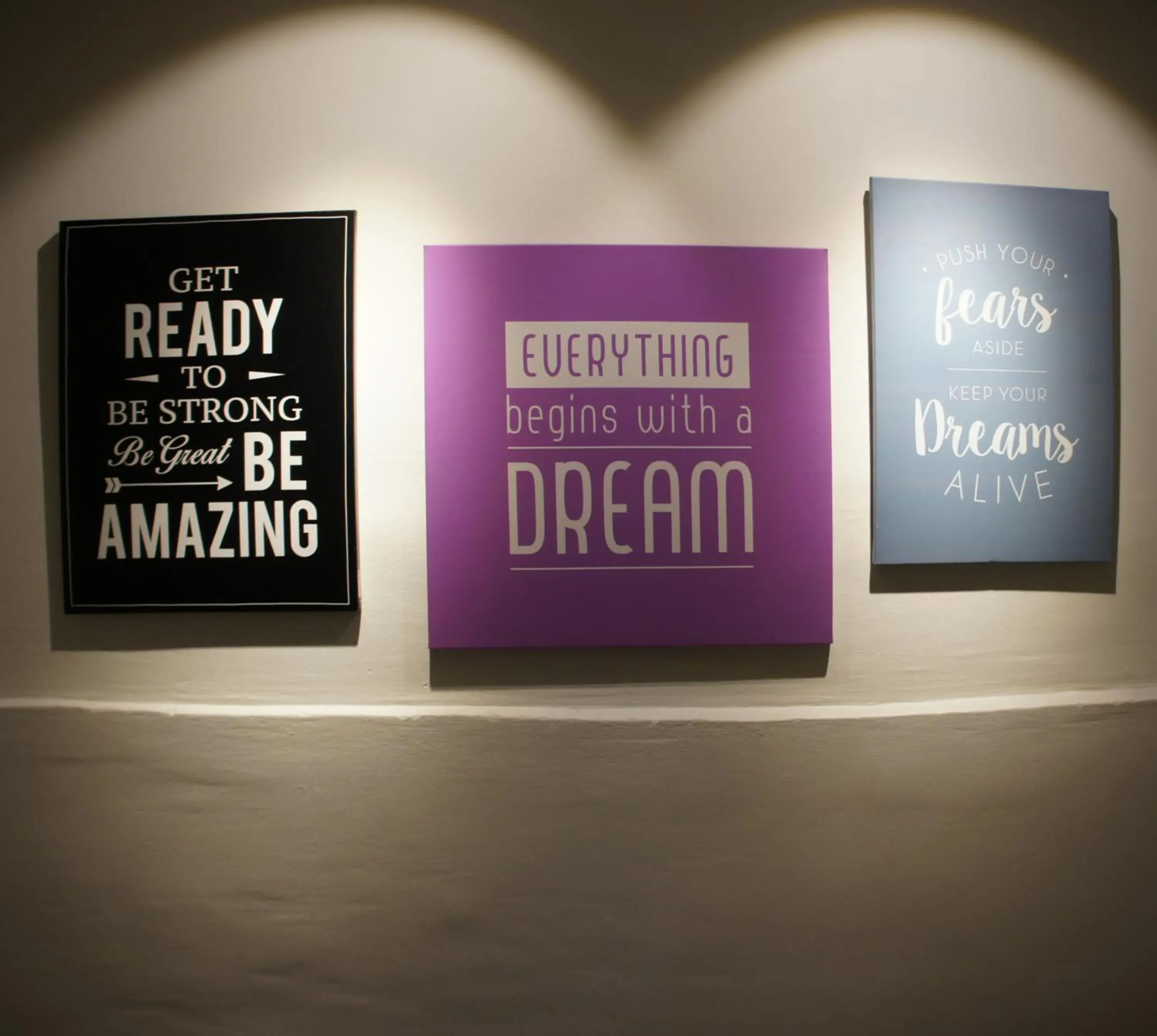 Facade/entrance in Maple Inn Facade/entrance in Maple Inn