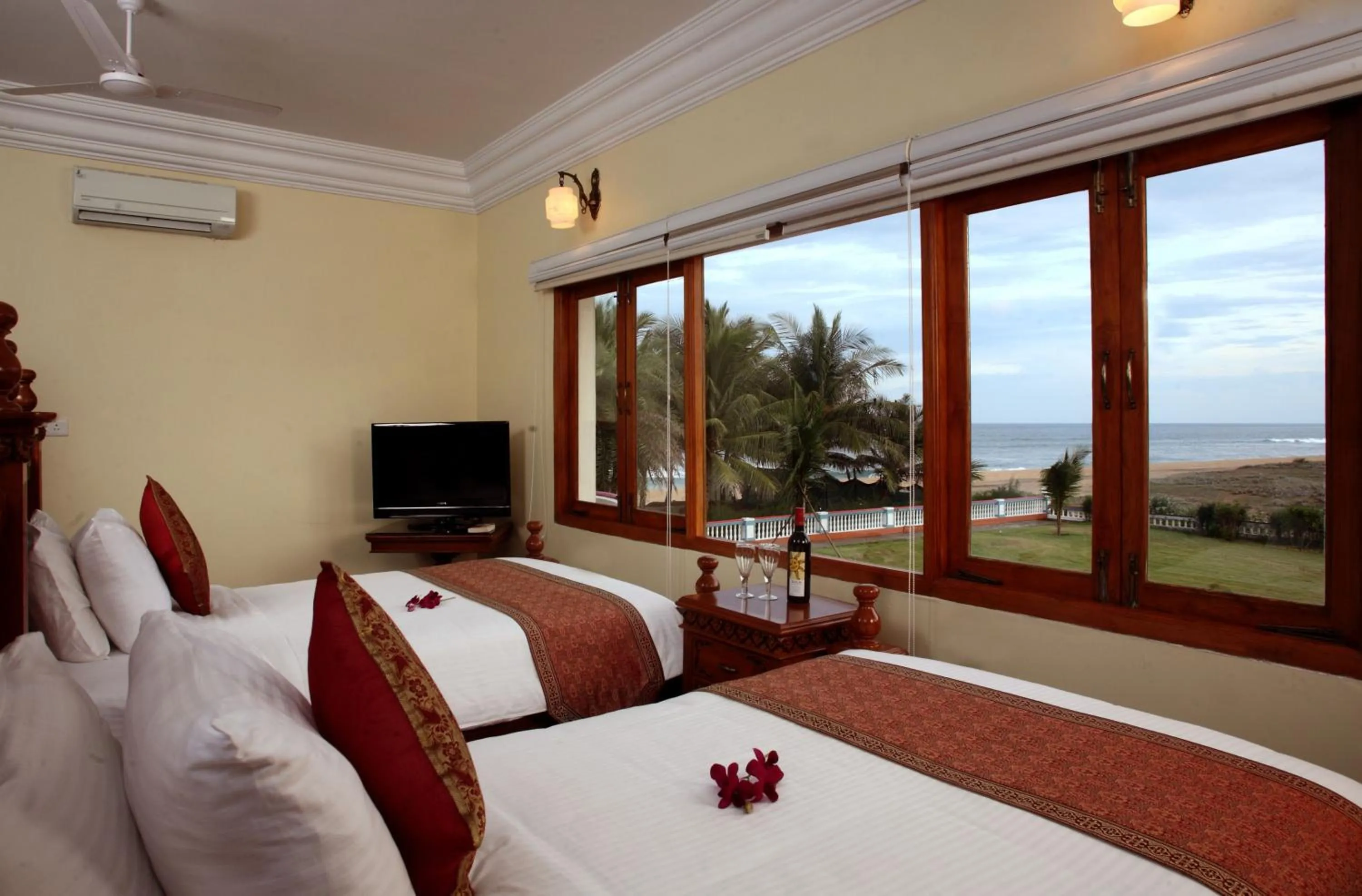 Sea view, Bed in Ideal Beach Resort