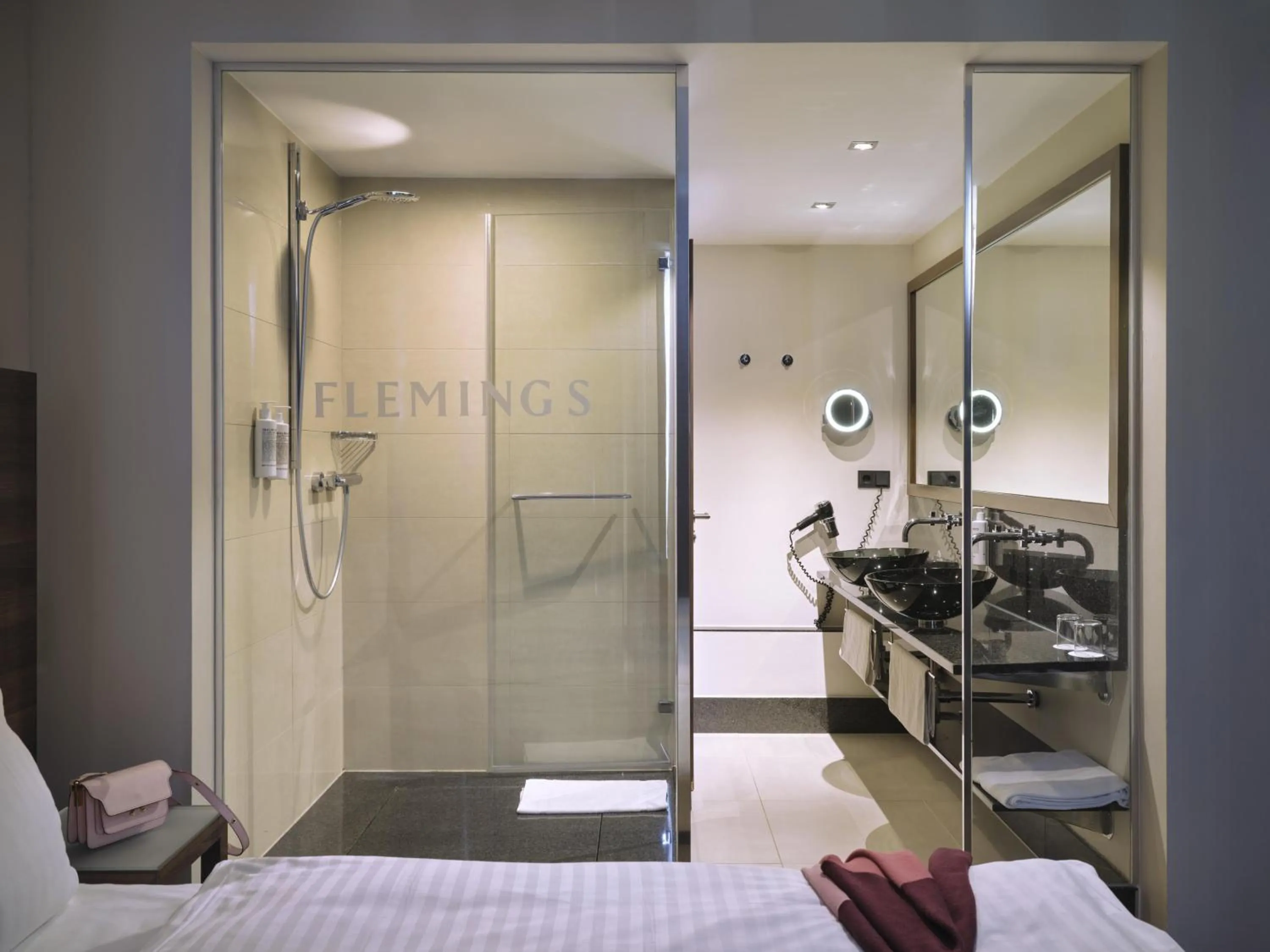 Bathroom, Bed in Flemings Selection Hotel Frankfurt-City