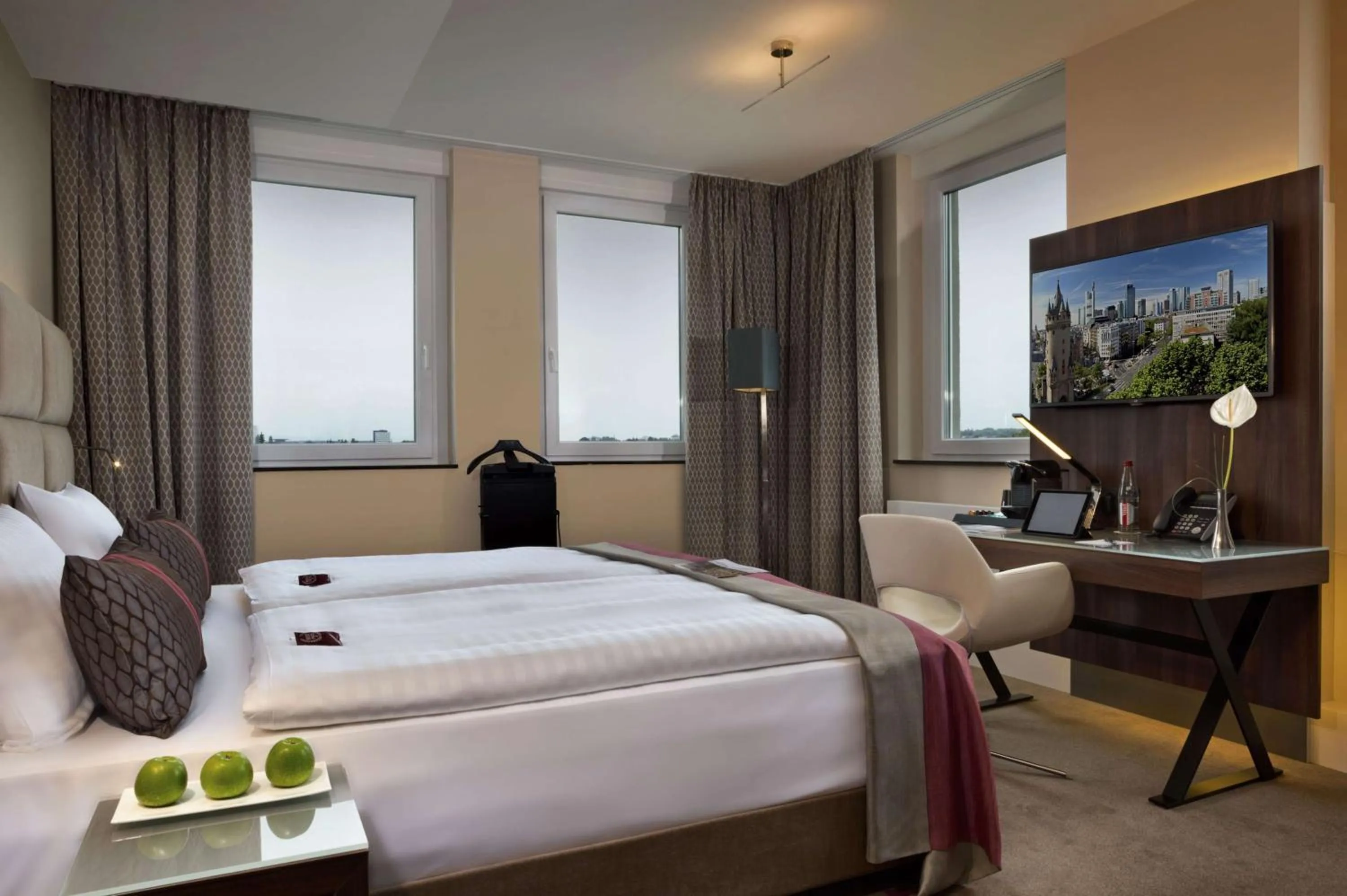 TV and multimedia, Bed in Flemings Selection Hotel Frankfurt-City