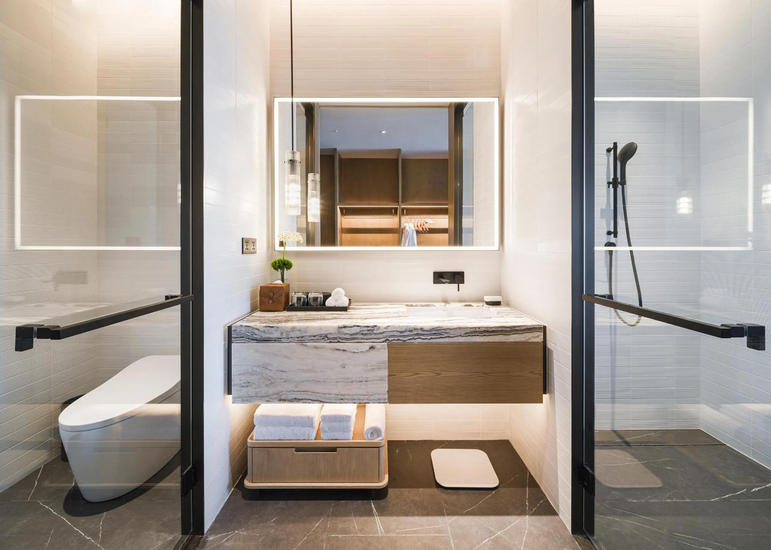 Shower in Mumian Chengdu Dong'an Lake