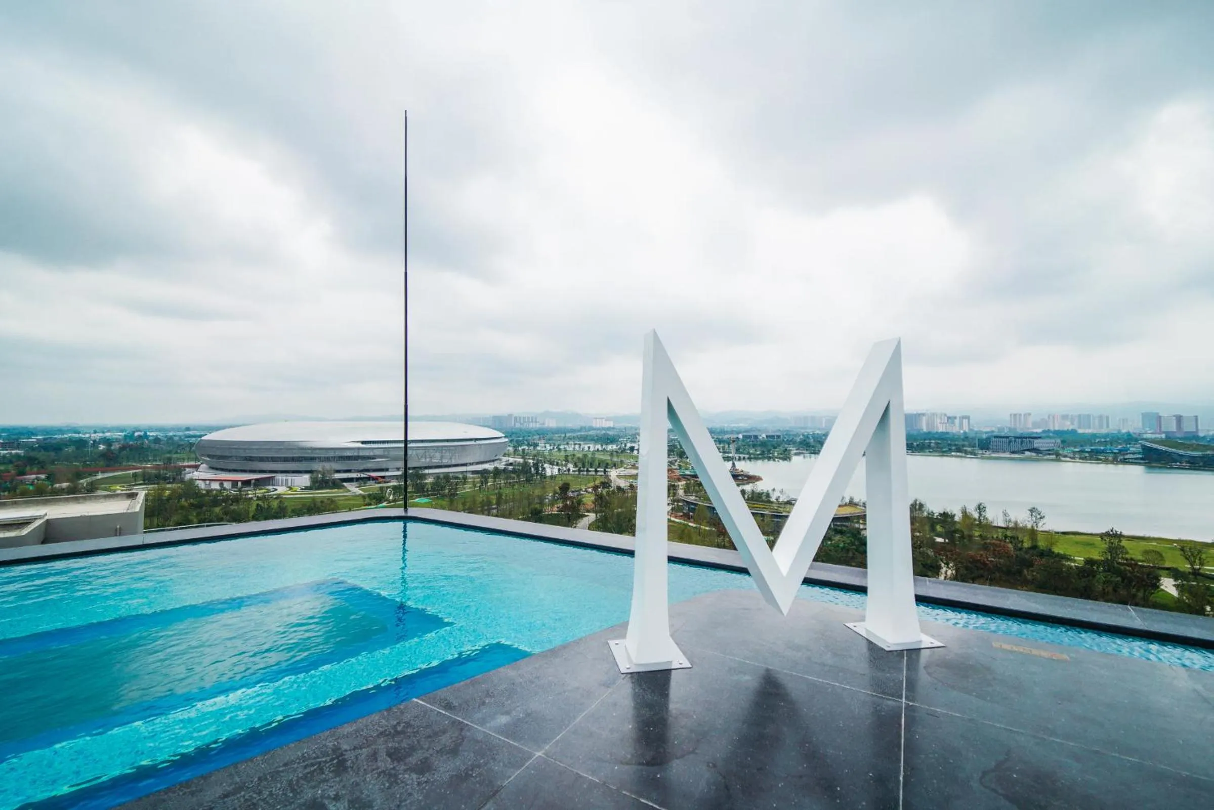 Property building in Mumian Chengdu Dong'an Lake