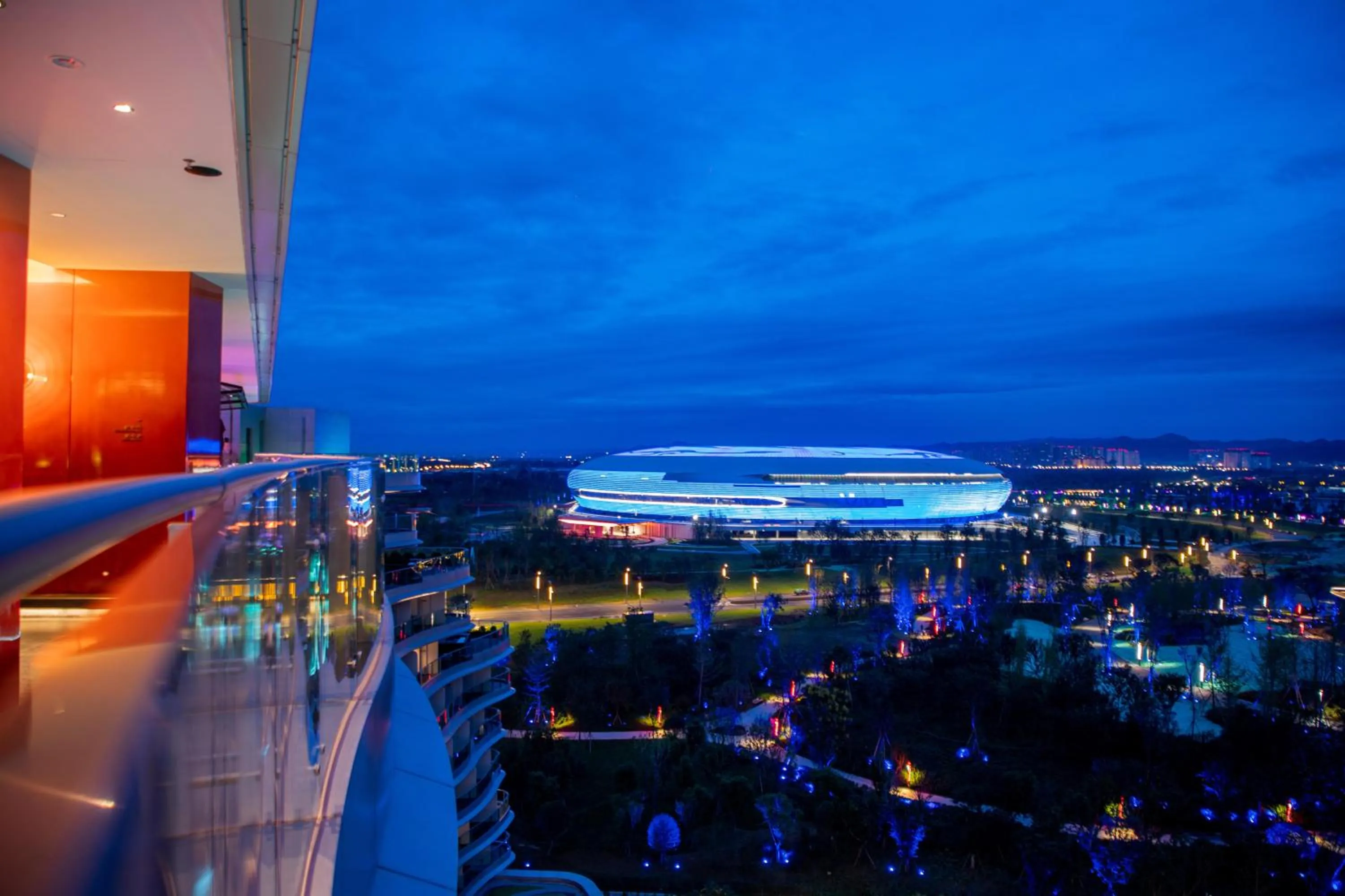 Property building in Mumian Chengdu Dong'an Lake