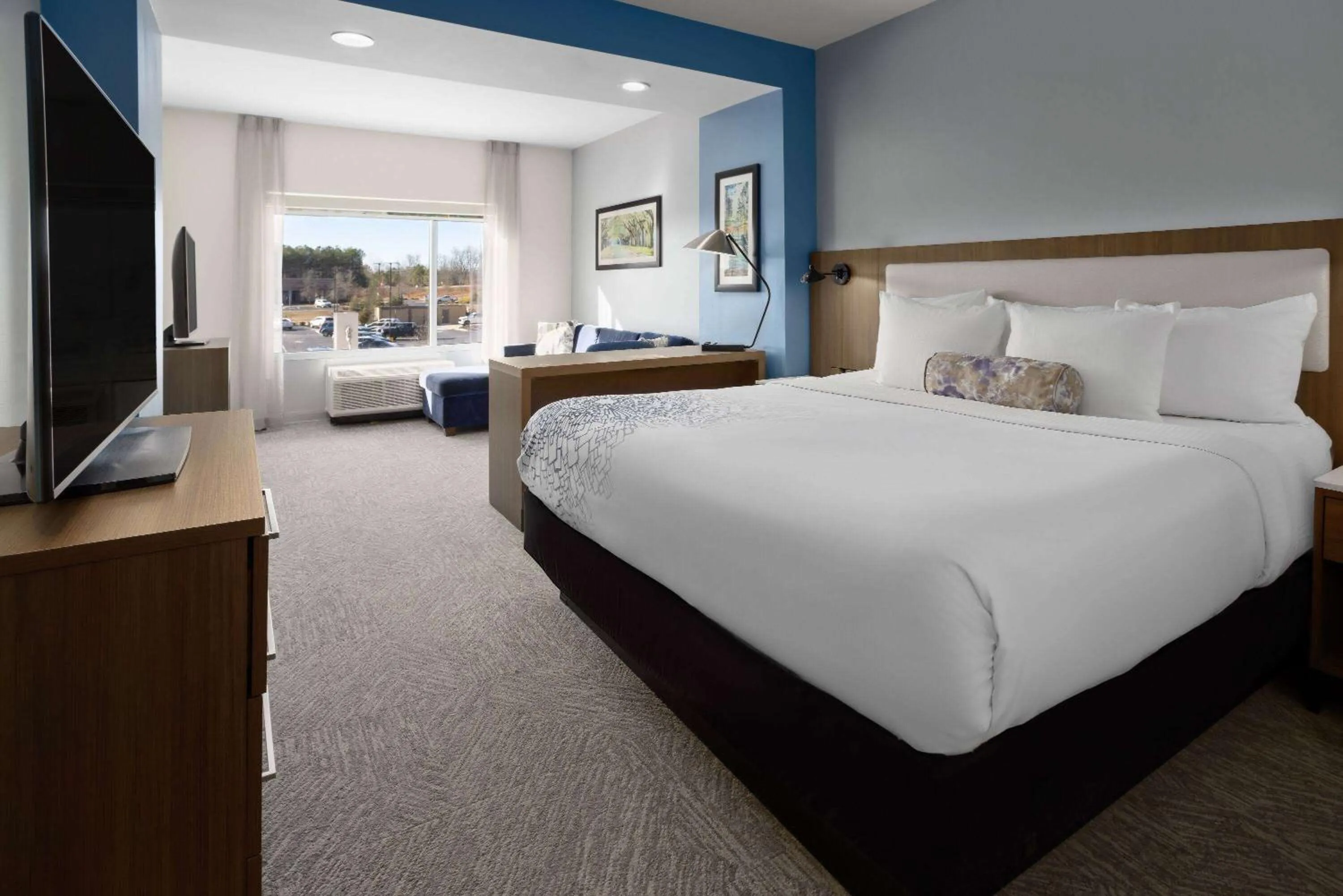 Bed in La Quinta Inn & Suites by Wyndham Locust Grove