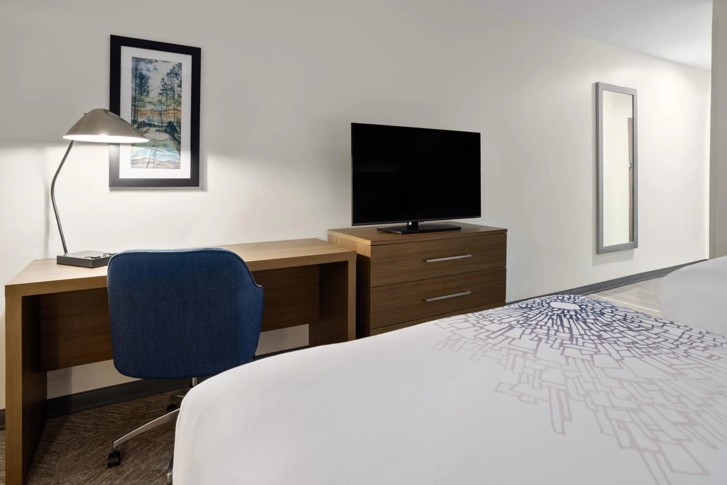 Bed in La Quinta Inn & Suites by Wyndham Locust Grove