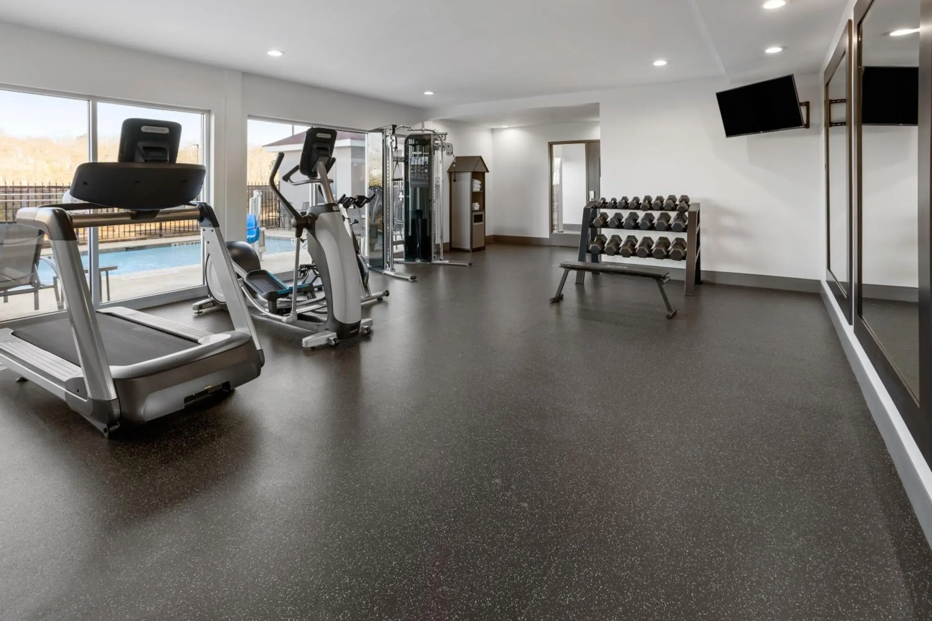 Fitness centre/facilities in La Quinta Inn & Suites by Wyndham Locust Grove Fitness centre/facilities in La Quinta Inn & Suites by Wyndham Locust Grove