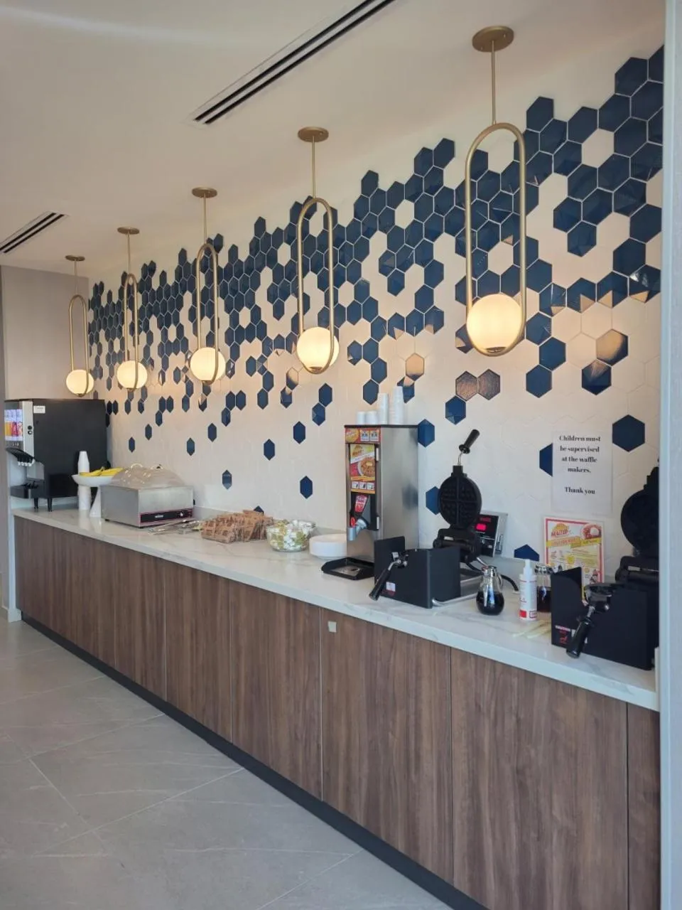 Breakfast in La Quinta Inn & Suites by Wyndham Terrell