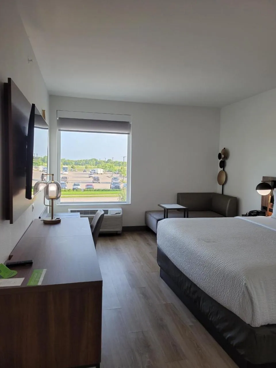 TV and multimedia, Bed in La Quinta Inn & Suites by Wyndham Terrell